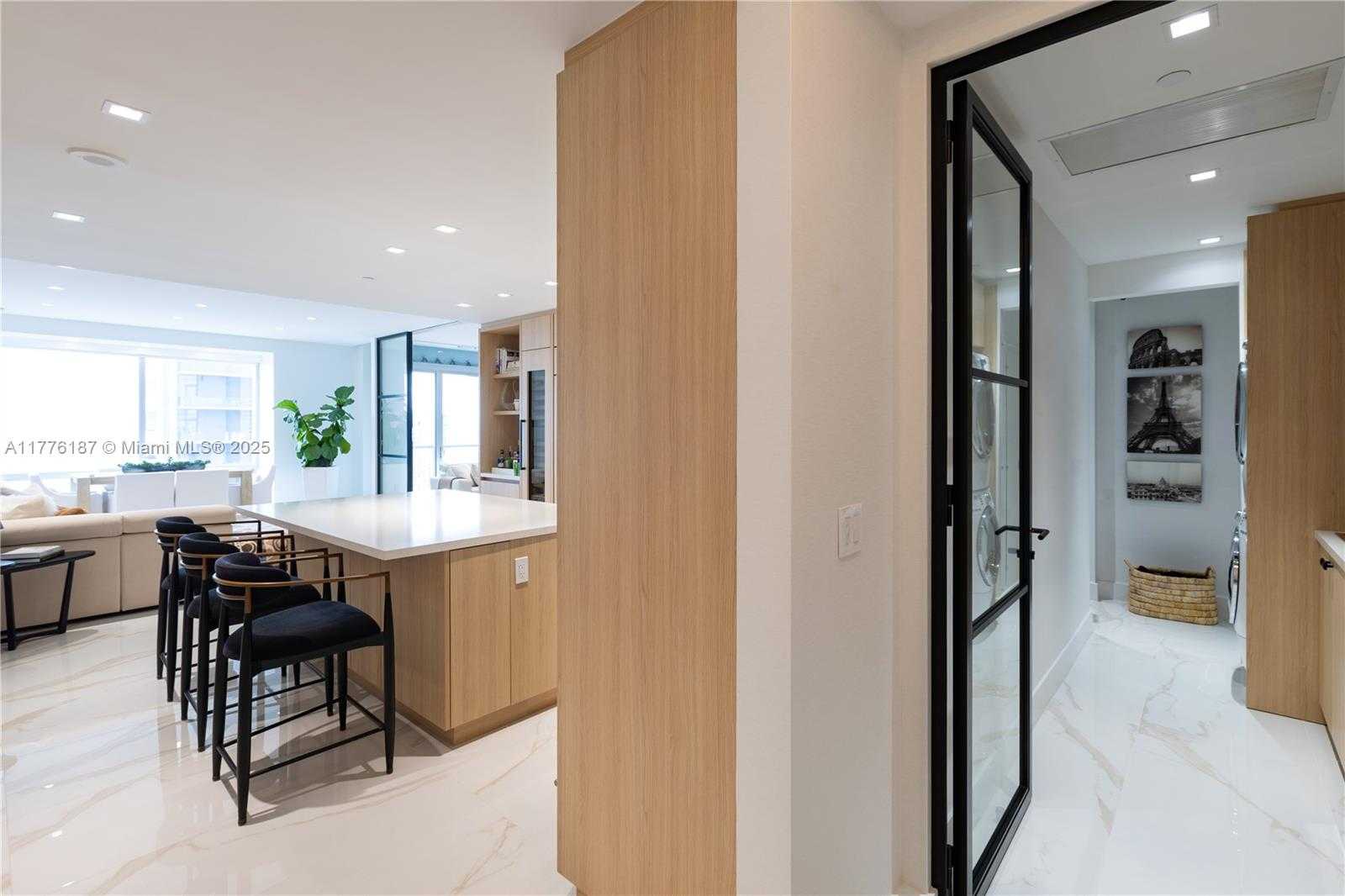 Small Image of 1425 BRICKELL AVE #47A, Miami Number 3