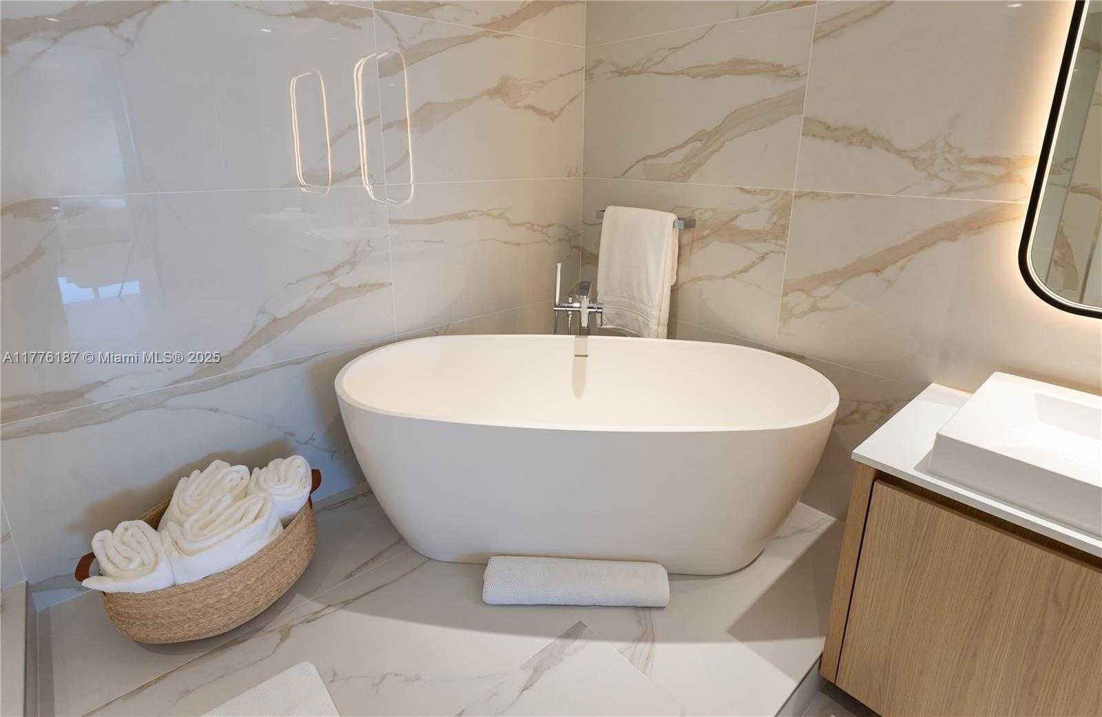 Small Image of 1425 BRICKELL AVE #47A, Miami Number 37
