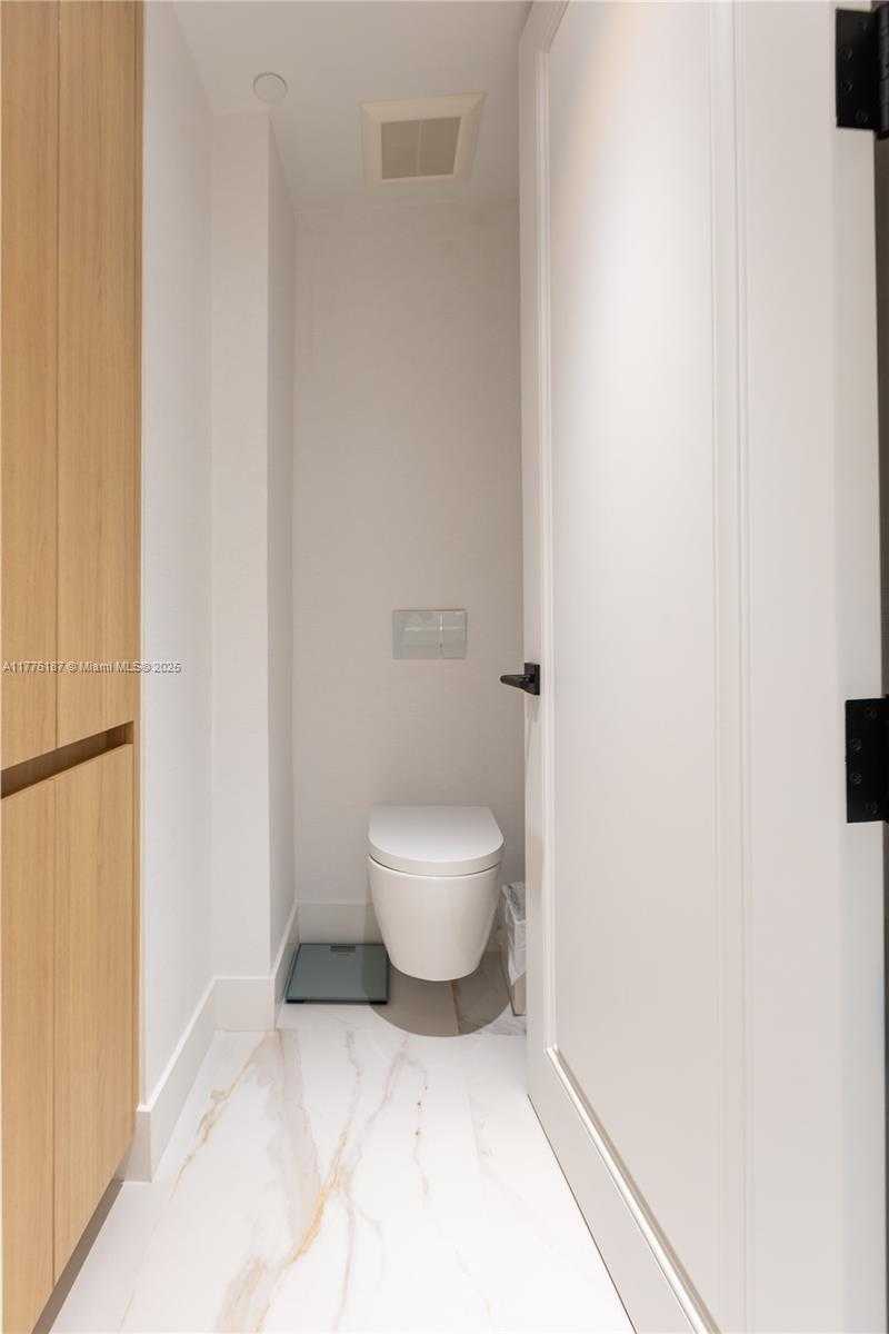 Small Image of 1425 BRICKELL AVE #47A, Miami Number 39