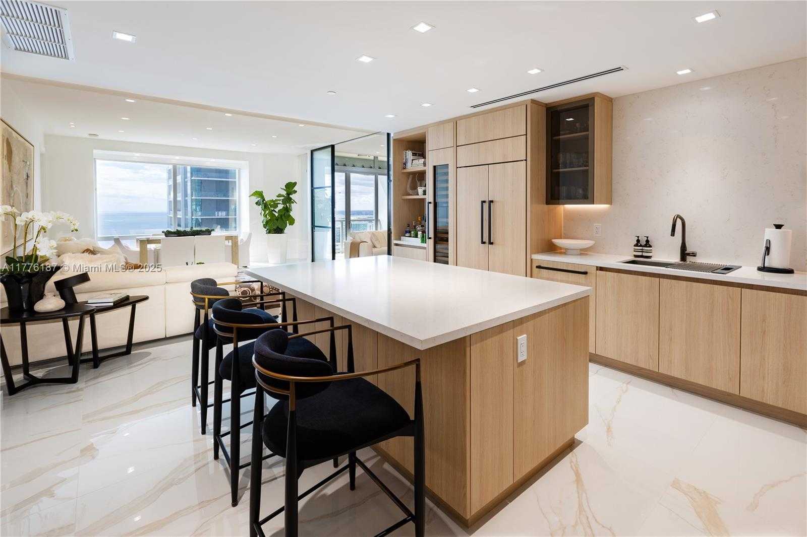 Small Image of 1425 BRICKELL AVE #47A, Miami Number 4