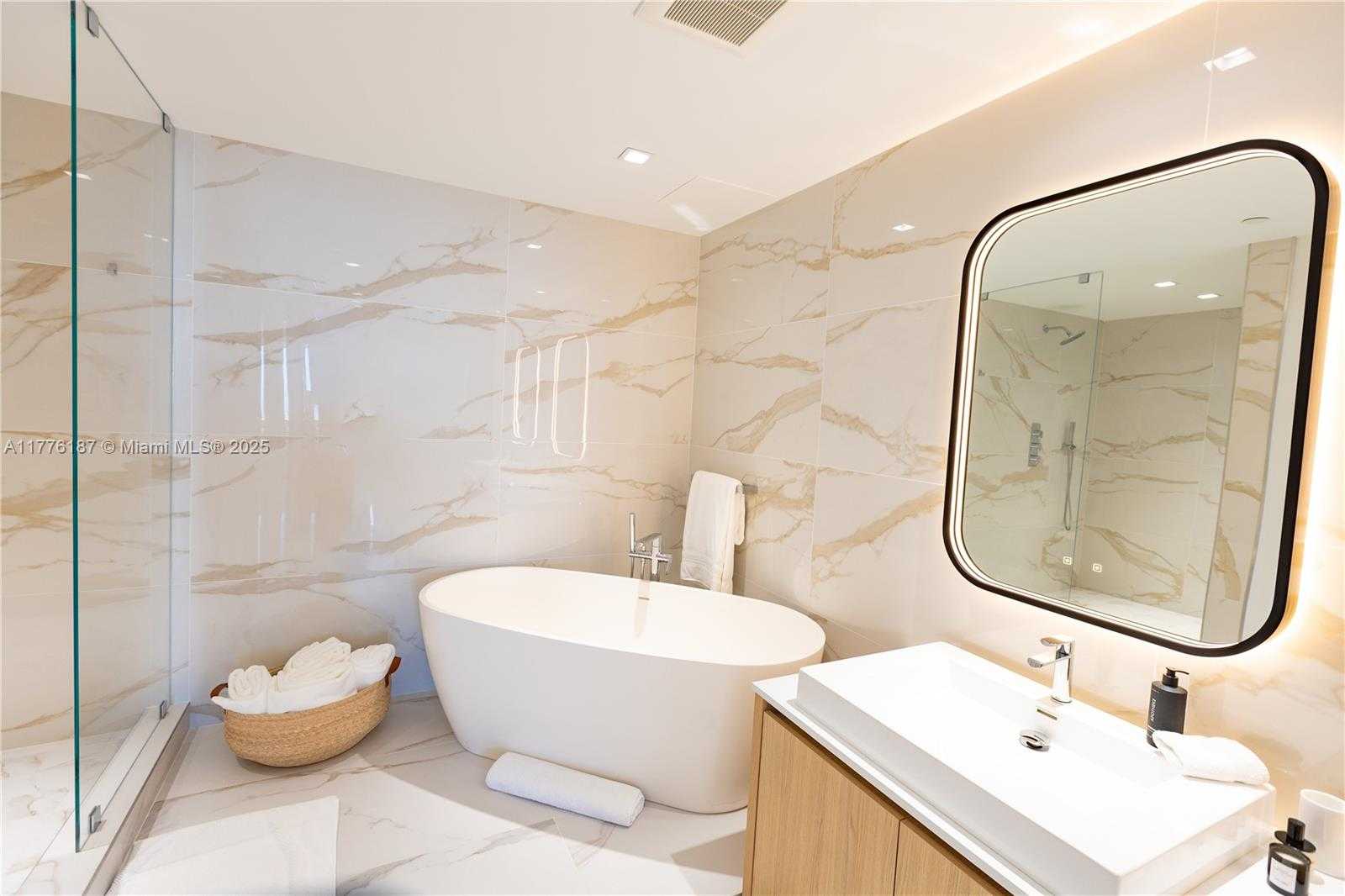 Small Image of 1425 BRICKELL AVE #47A, Miami Number 40