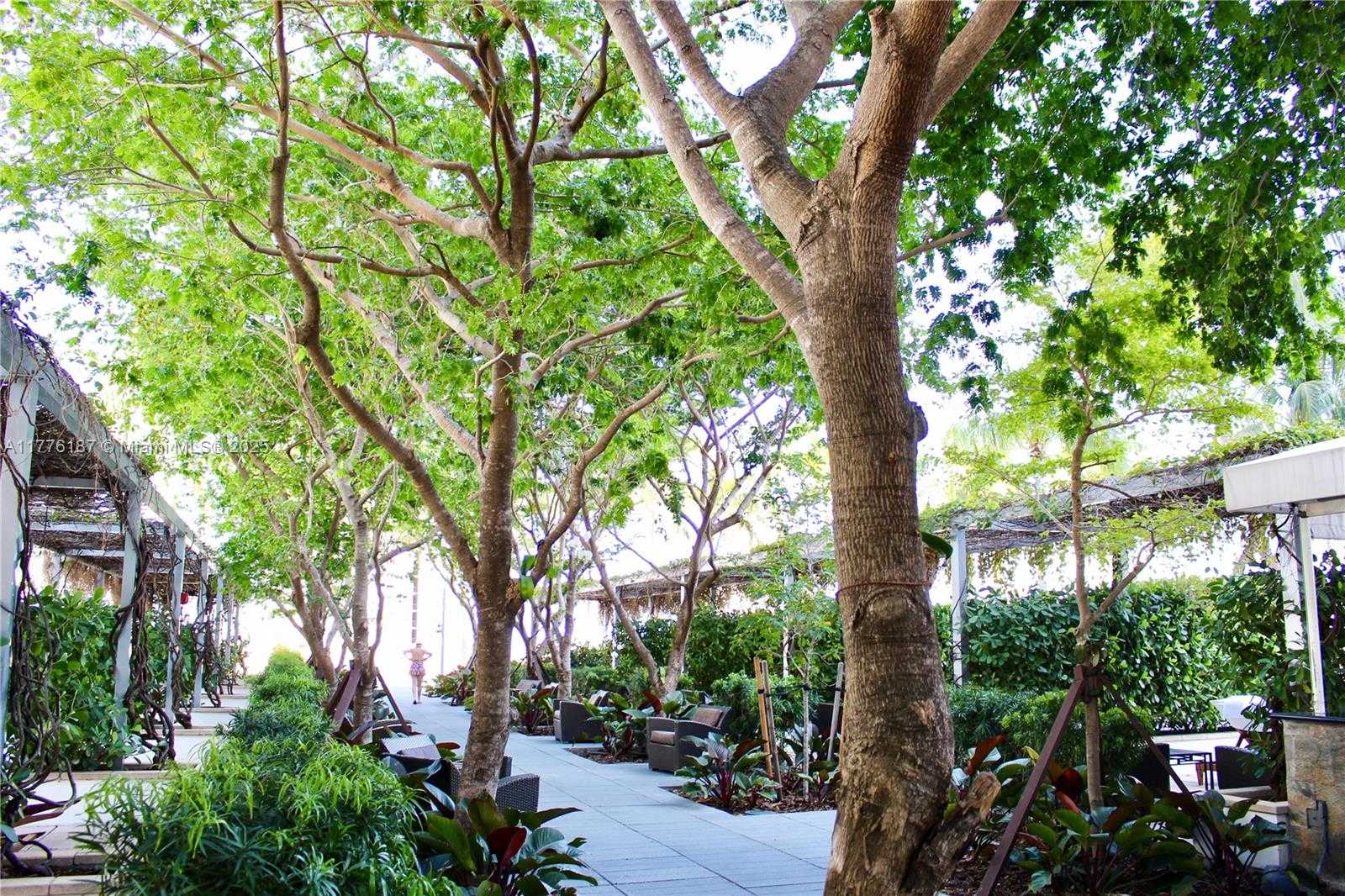 Small Image of 1425 BRICKELL AVE #47A, Miami Number 51