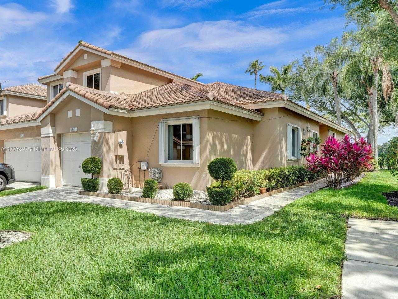 Small Image of 15831 SOUTH WEST 10TH ST, Pembroke Pines Number 3