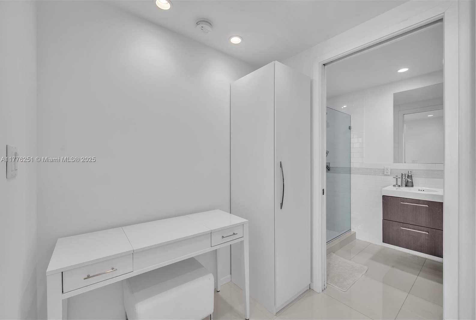 Small Image of 5055 COLLINS AVE #7A, Miami Beach Number 15