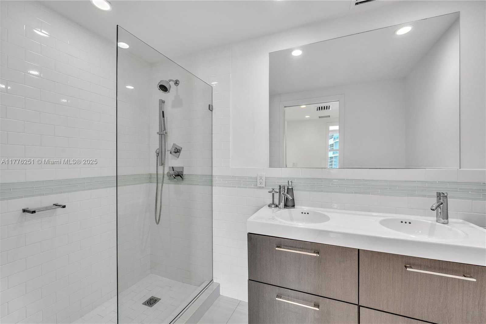 Small Image of 5055 COLLINS AVE #7A, Miami Beach Number 16