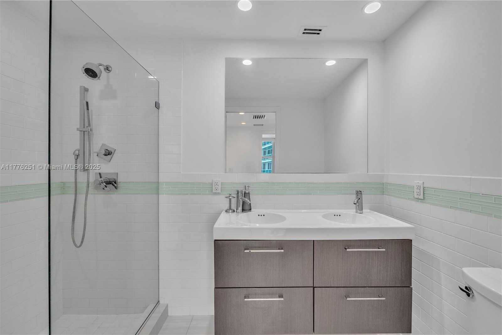 Small Image of 5055 COLLINS AVE #7A, Miami Beach Number 17