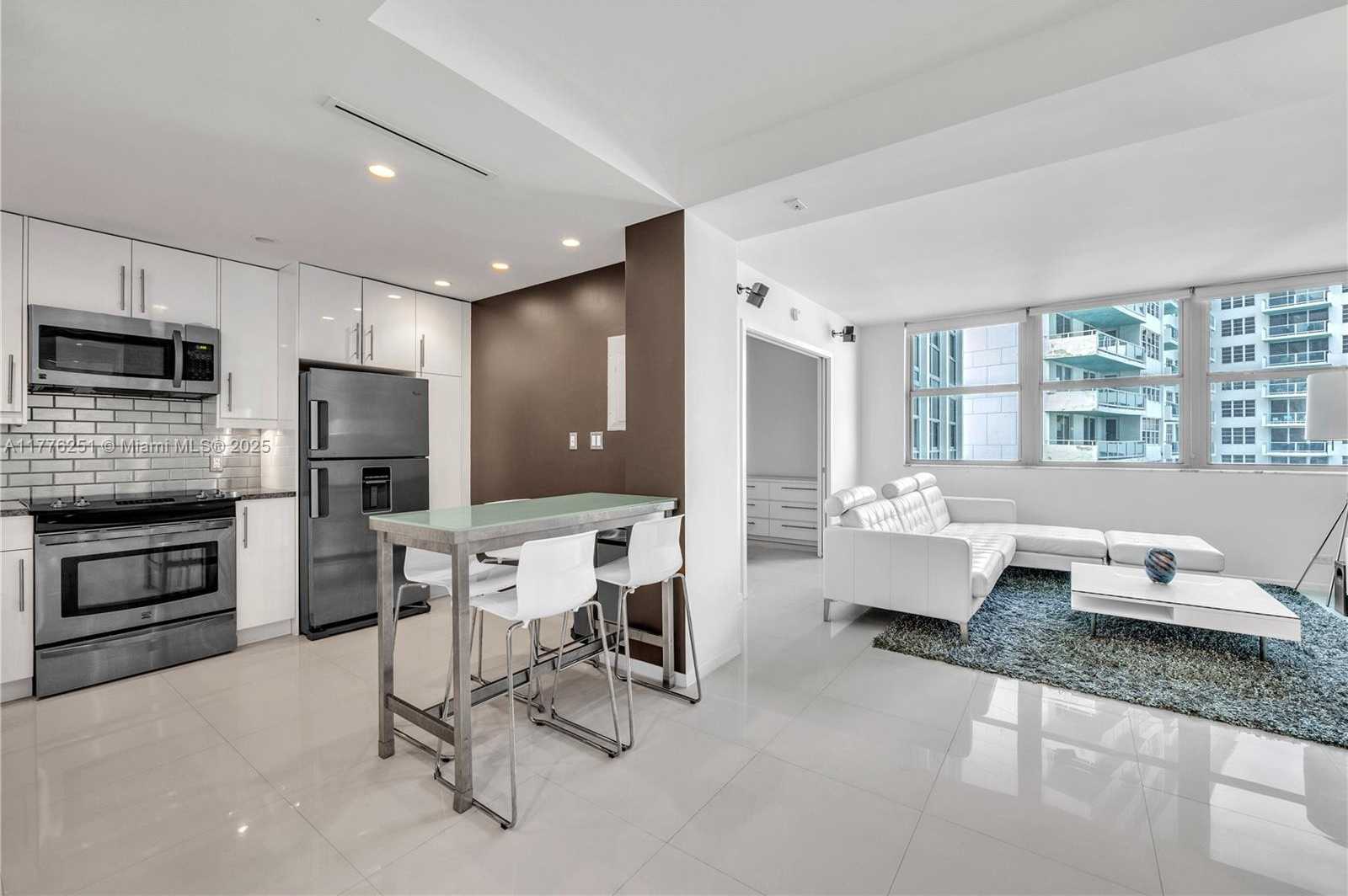 Small Image of 5055 COLLINS AVE #7A, Miami Beach Number 3