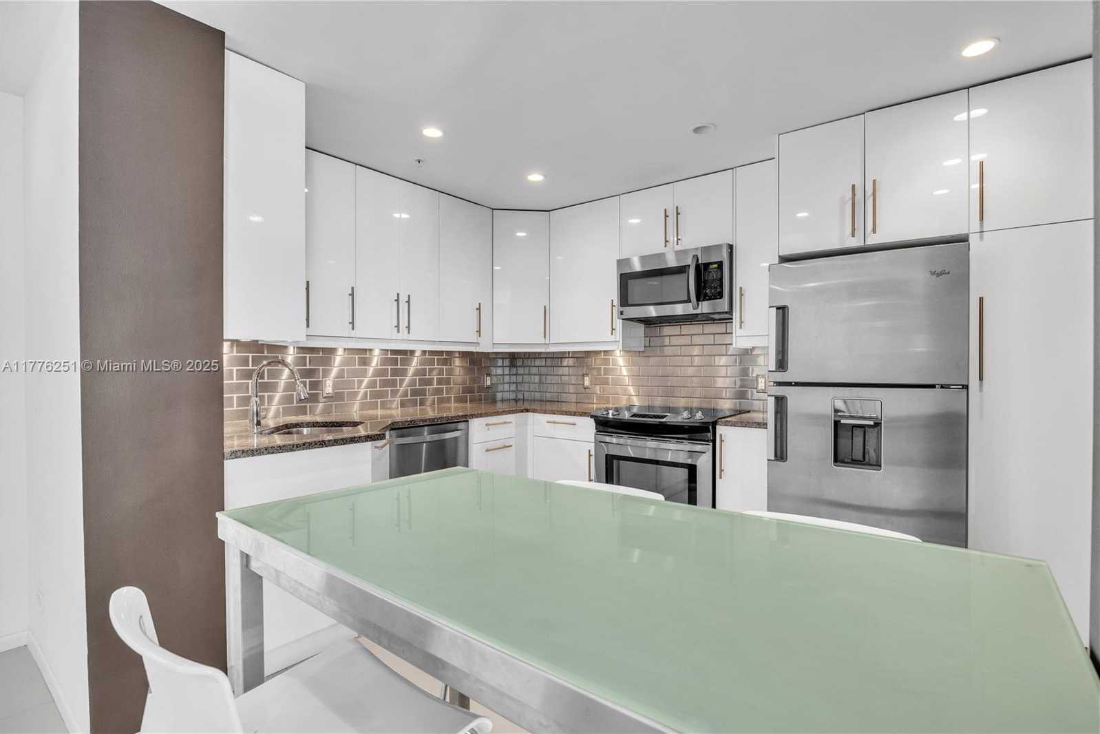 Small Image of 5055 COLLINS AVE #7A, Miami Beach Number 6