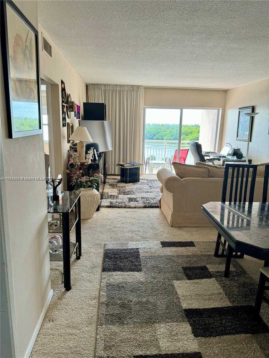 Small Image of 400 KINGS POINT DR #609, Sunny Isles Beach Number 10