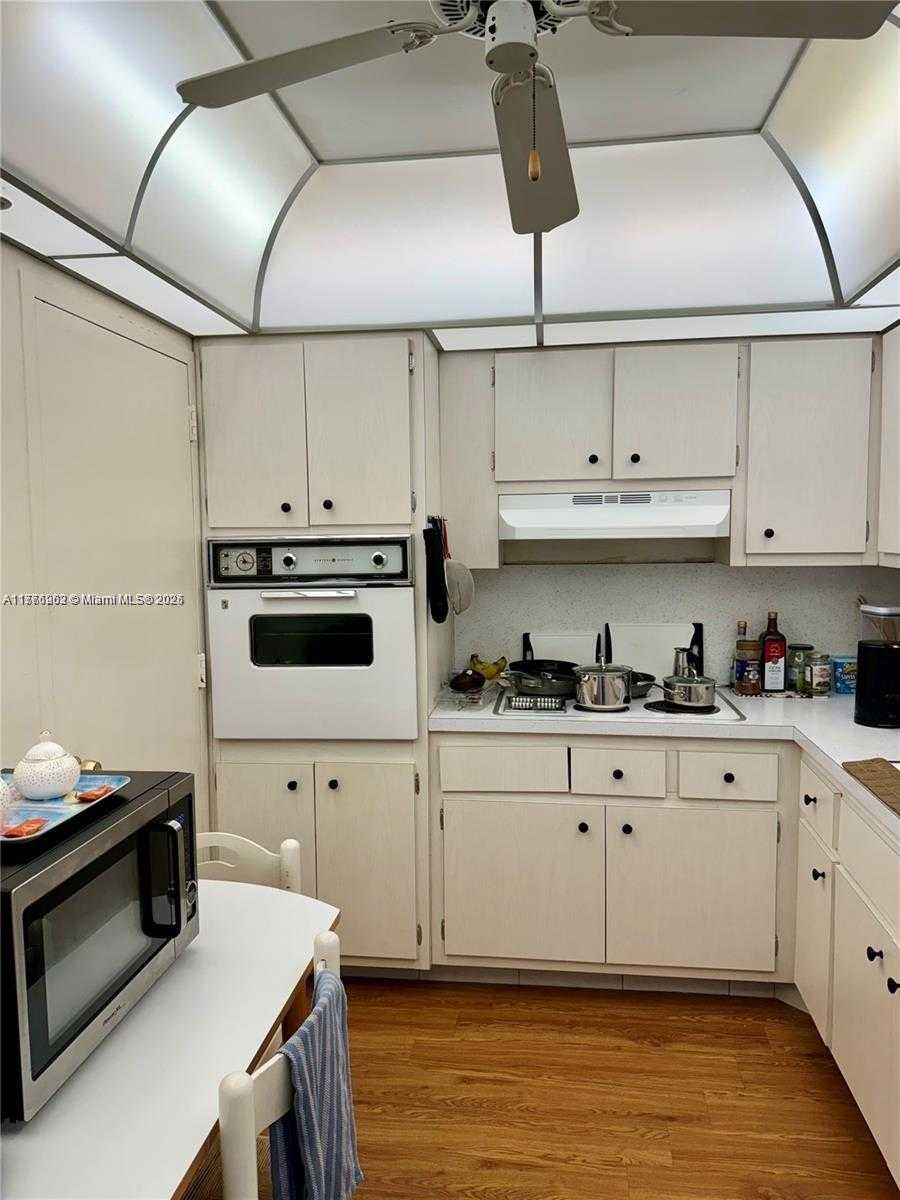 Small Image of 400 KINGS POINT DR #609, Sunny Isles Beach Number 12