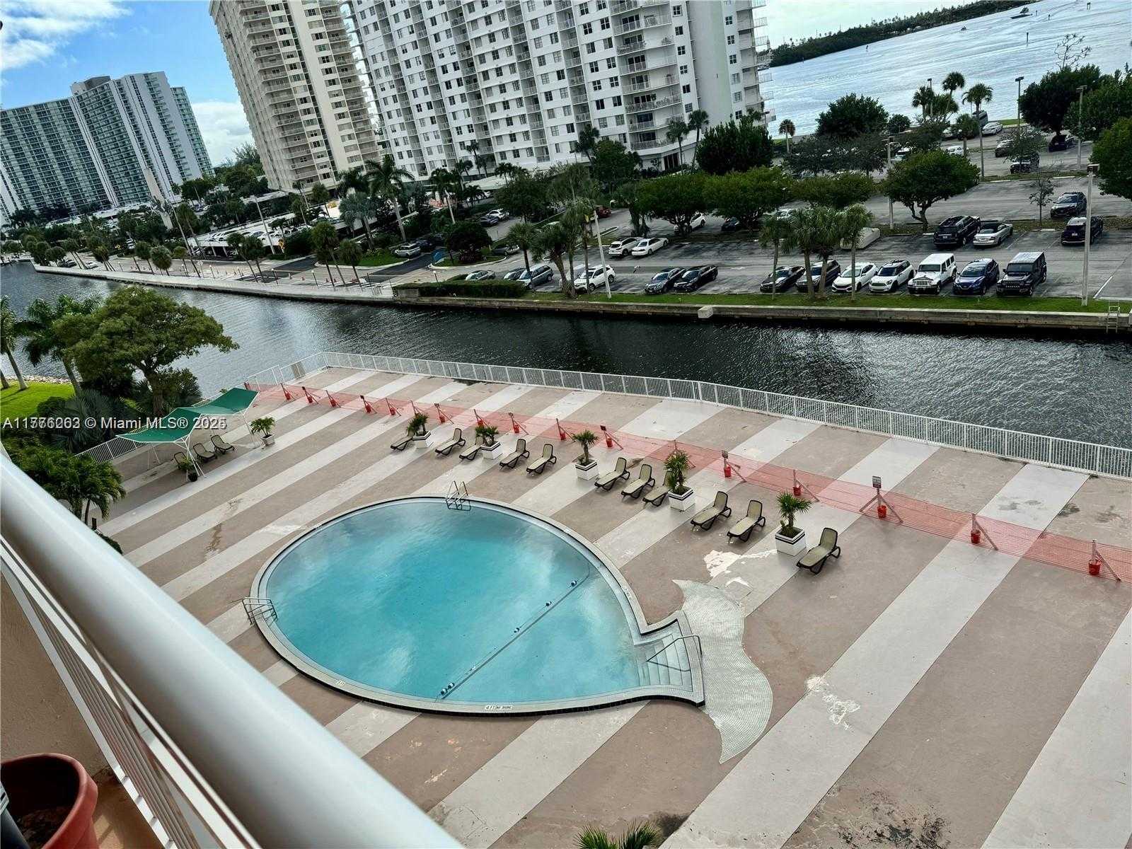Small Image of 400 KINGS POINT DR #609, Sunny Isles Beach Number 15