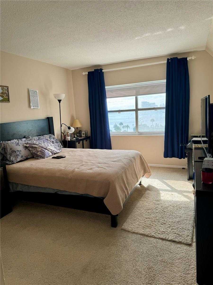 Small Image of 400 KINGS POINT DR #609, Sunny Isles Beach Number 16
