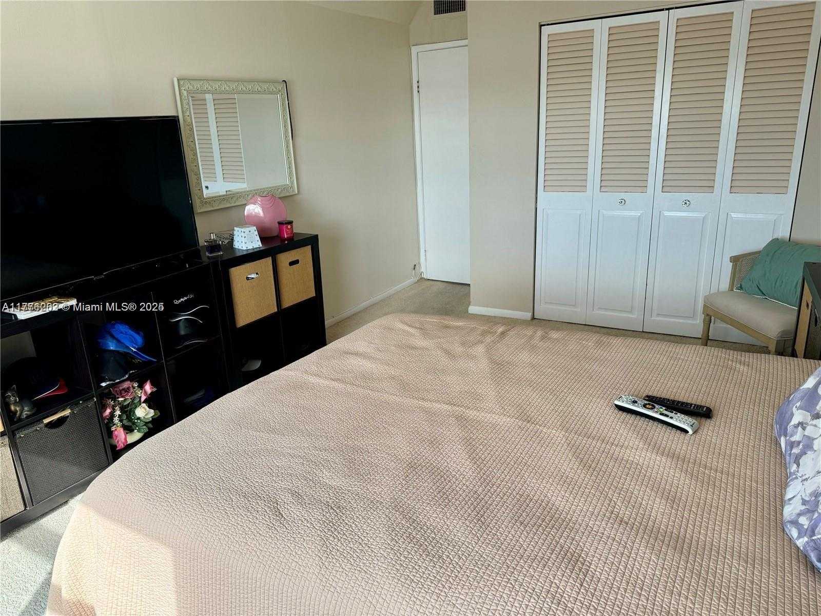 Small Image of 400 KINGS POINT DR #609, Sunny Isles Beach Number 17