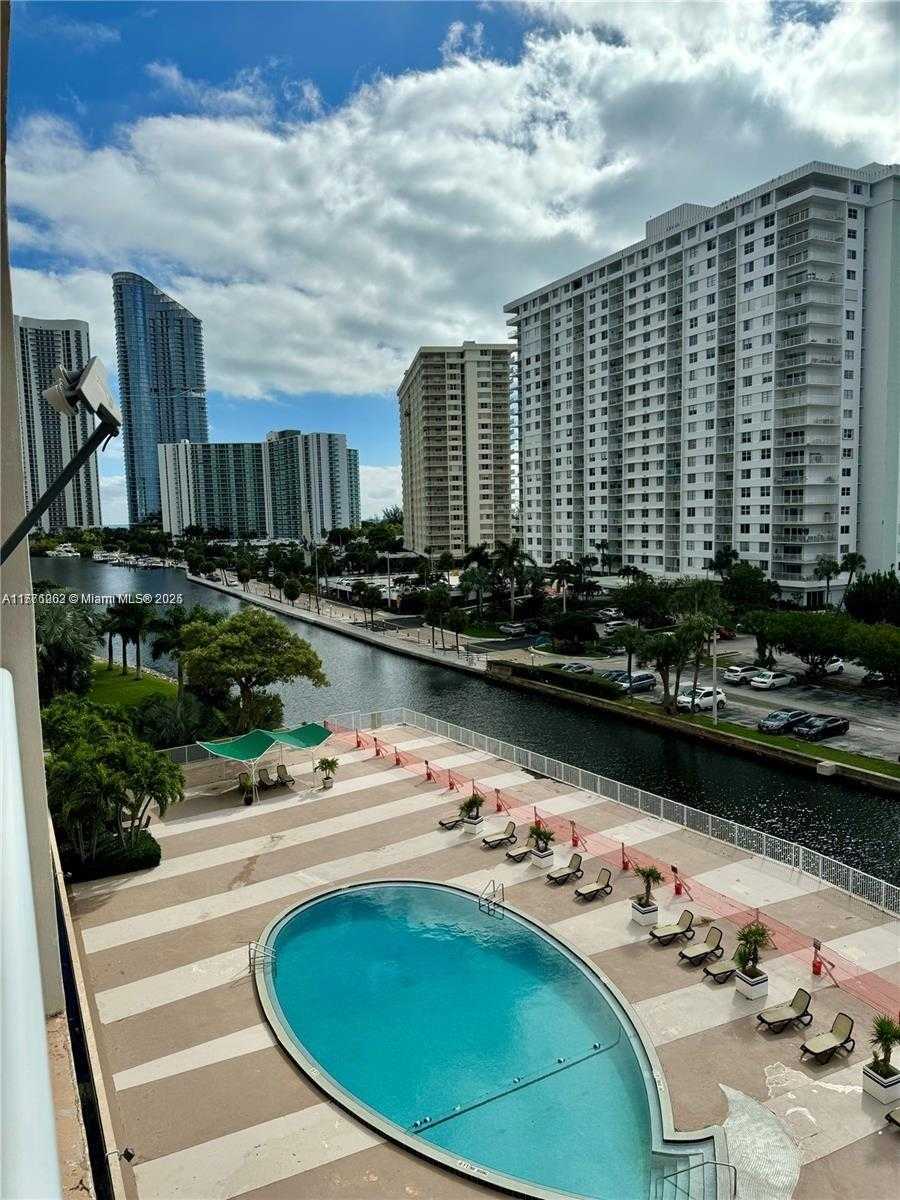 Small Image of 400 KINGS POINT DR #609, Sunny Isles Beach Number 18