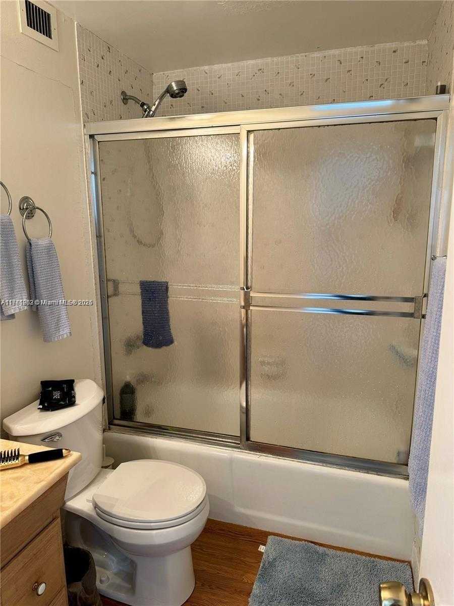 Small Image of 400 KINGS POINT DR #609, Sunny Isles Beach Number 20