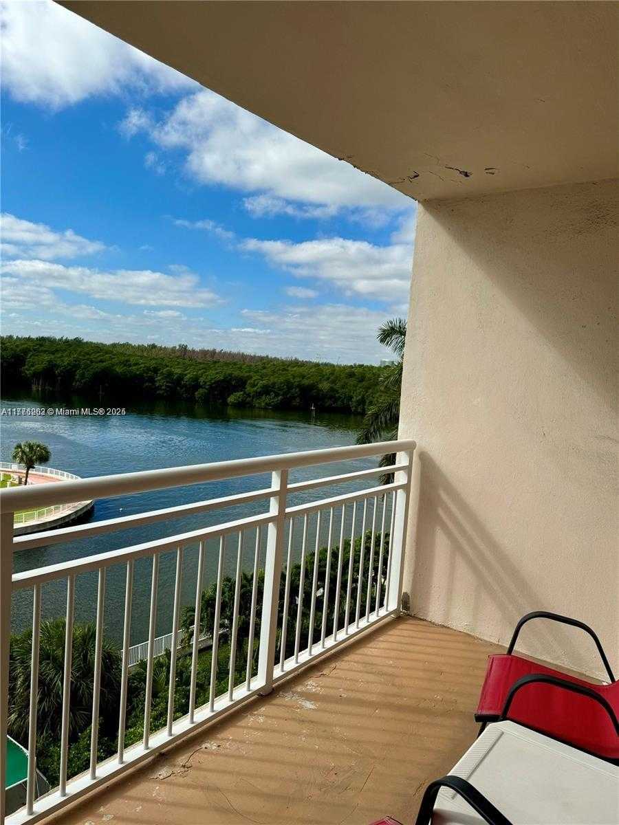 Small Image of 400 KINGS POINT DR #609, Sunny Isles Beach Number 4