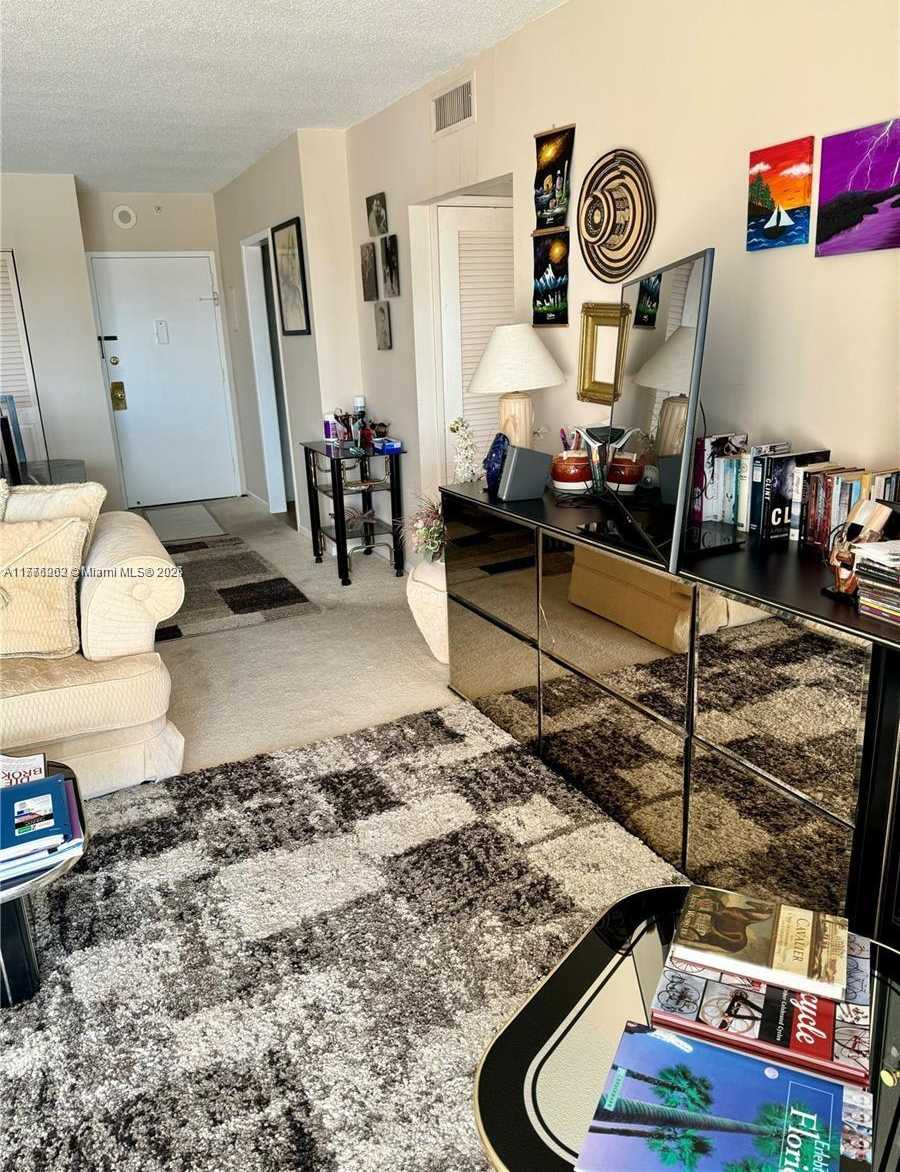 Small Image of 400 KINGS POINT DR #609, Sunny Isles Beach Number 9