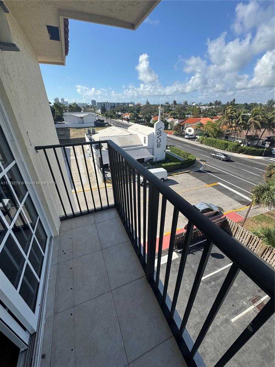 Small Image of 8900 COLLINS AVE #401, Surfside Number 12