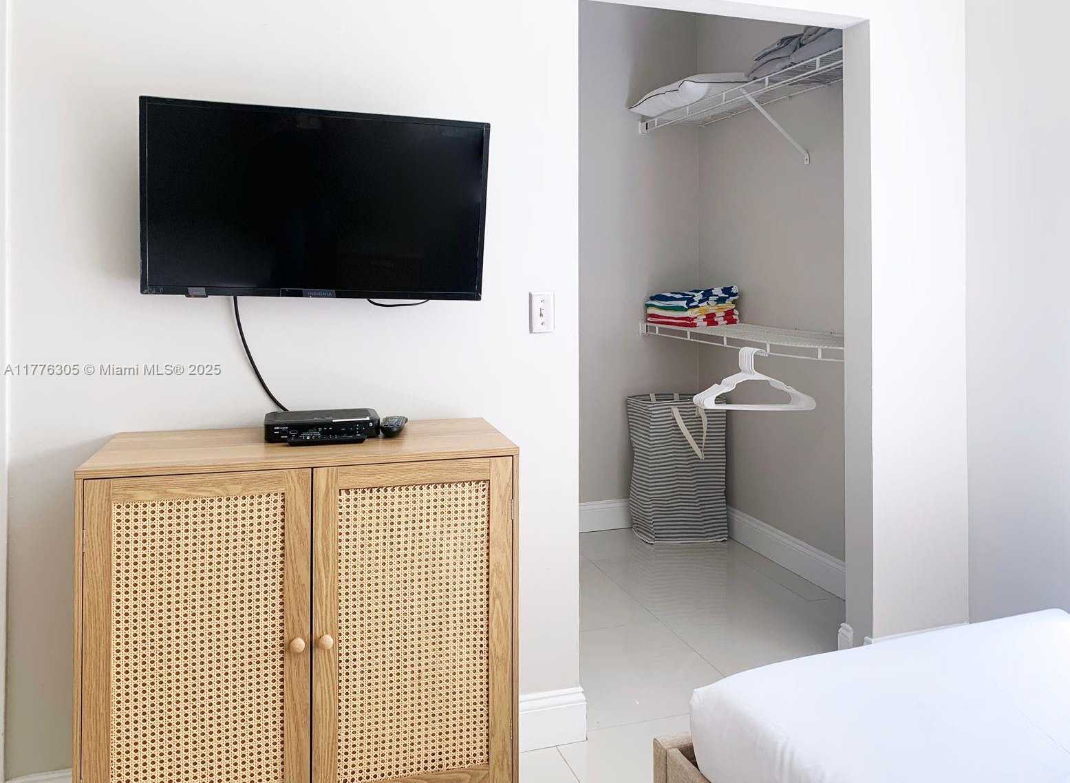 Small Image of 19501 EAST COUNTRY CLUB DR #9102, Aventura Number 11