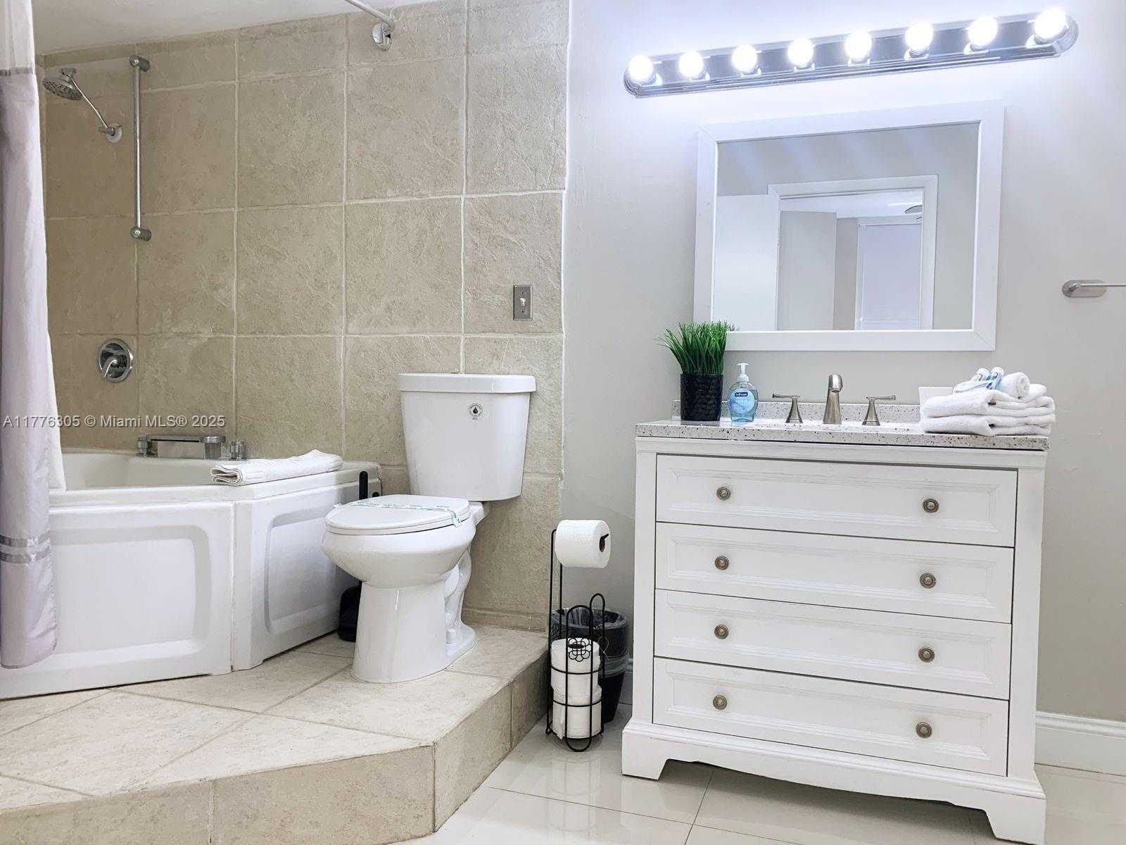 Small Image of 19501 EAST COUNTRY CLUB DR #9102, Aventura Number 9
