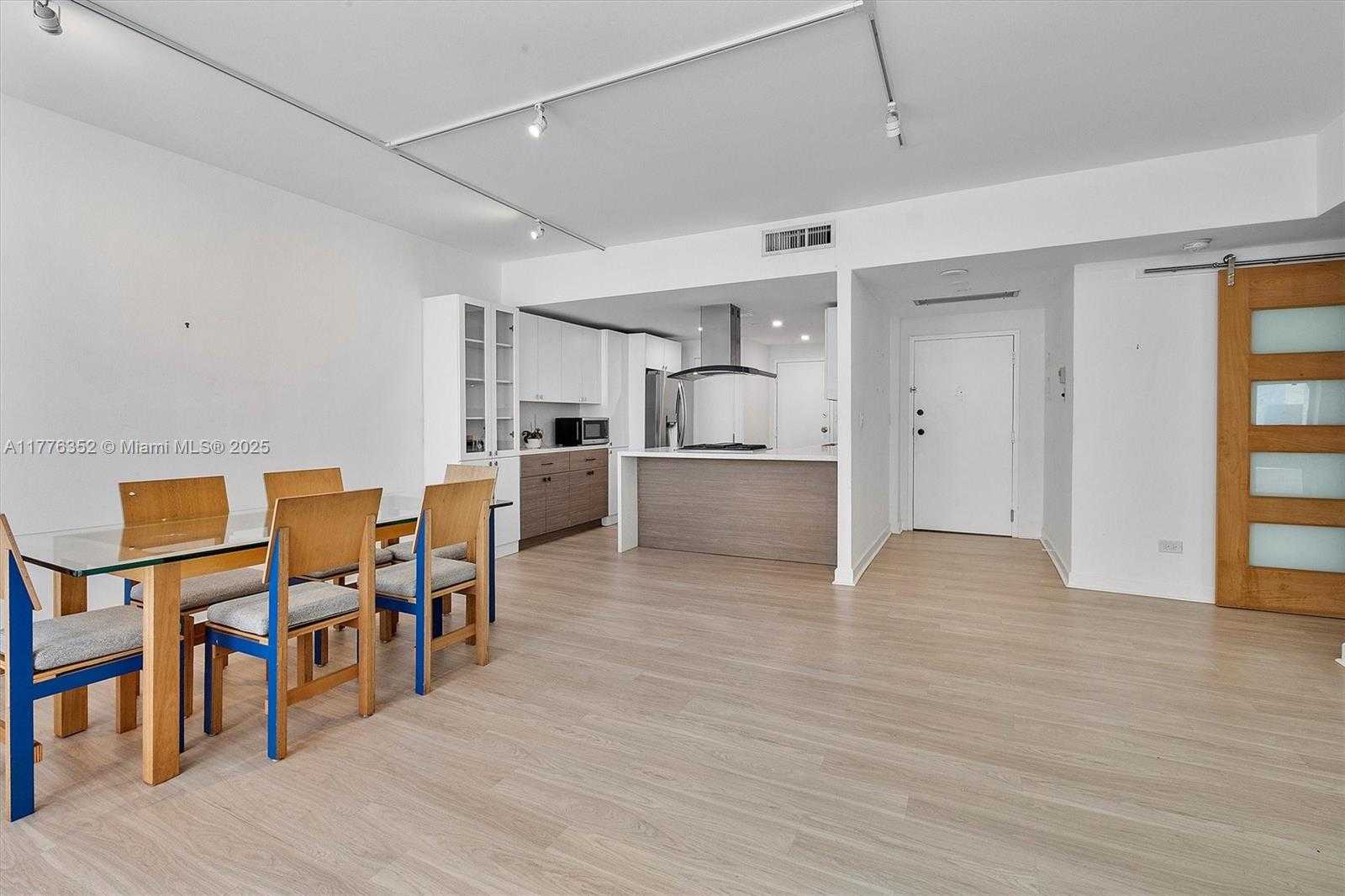 Small Image of 700 BILTMORE WAY #402, Coral Gables Number 2