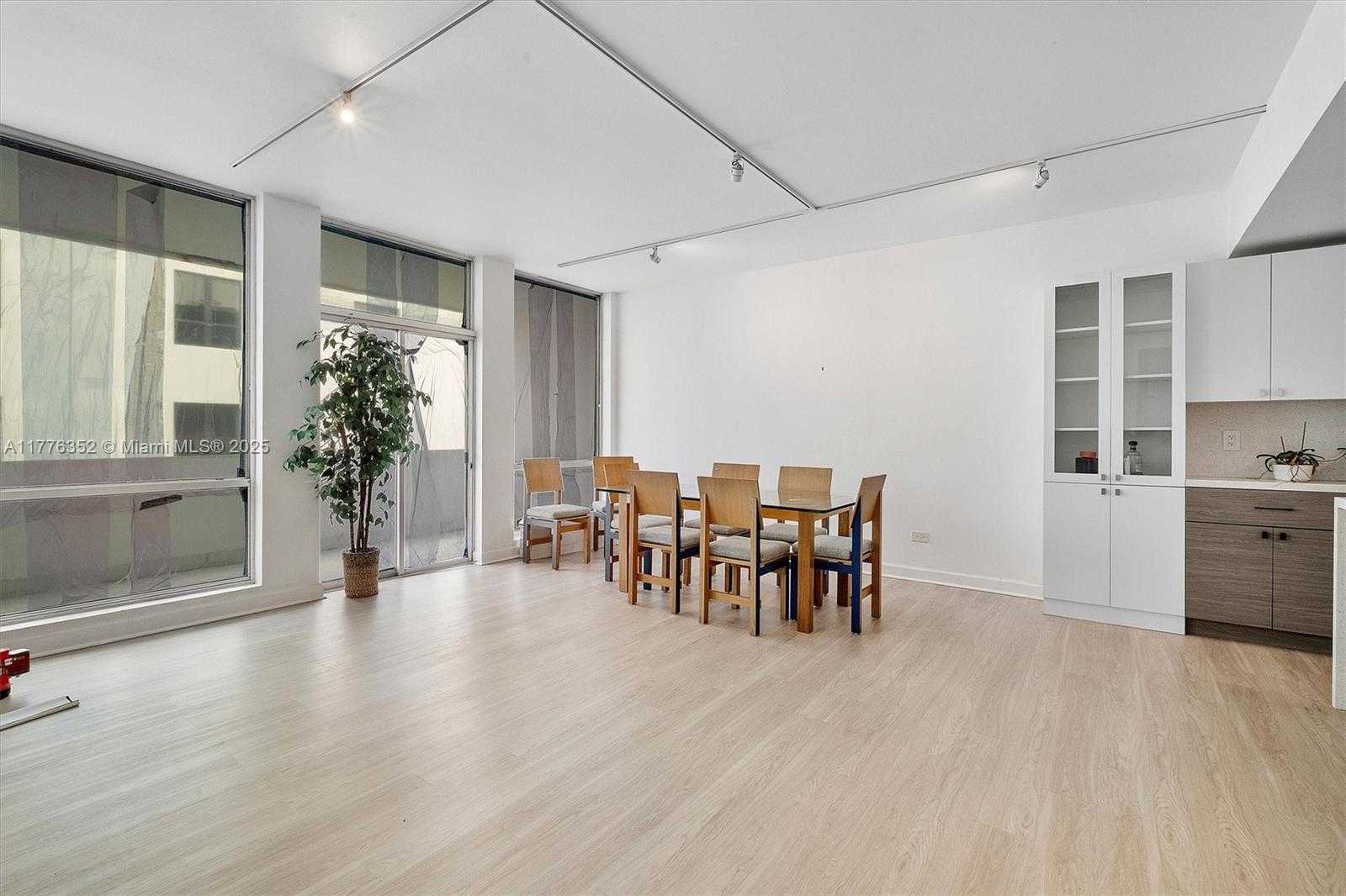 Small Image of 700 BILTMORE WAY #402, Coral Gables Number 5