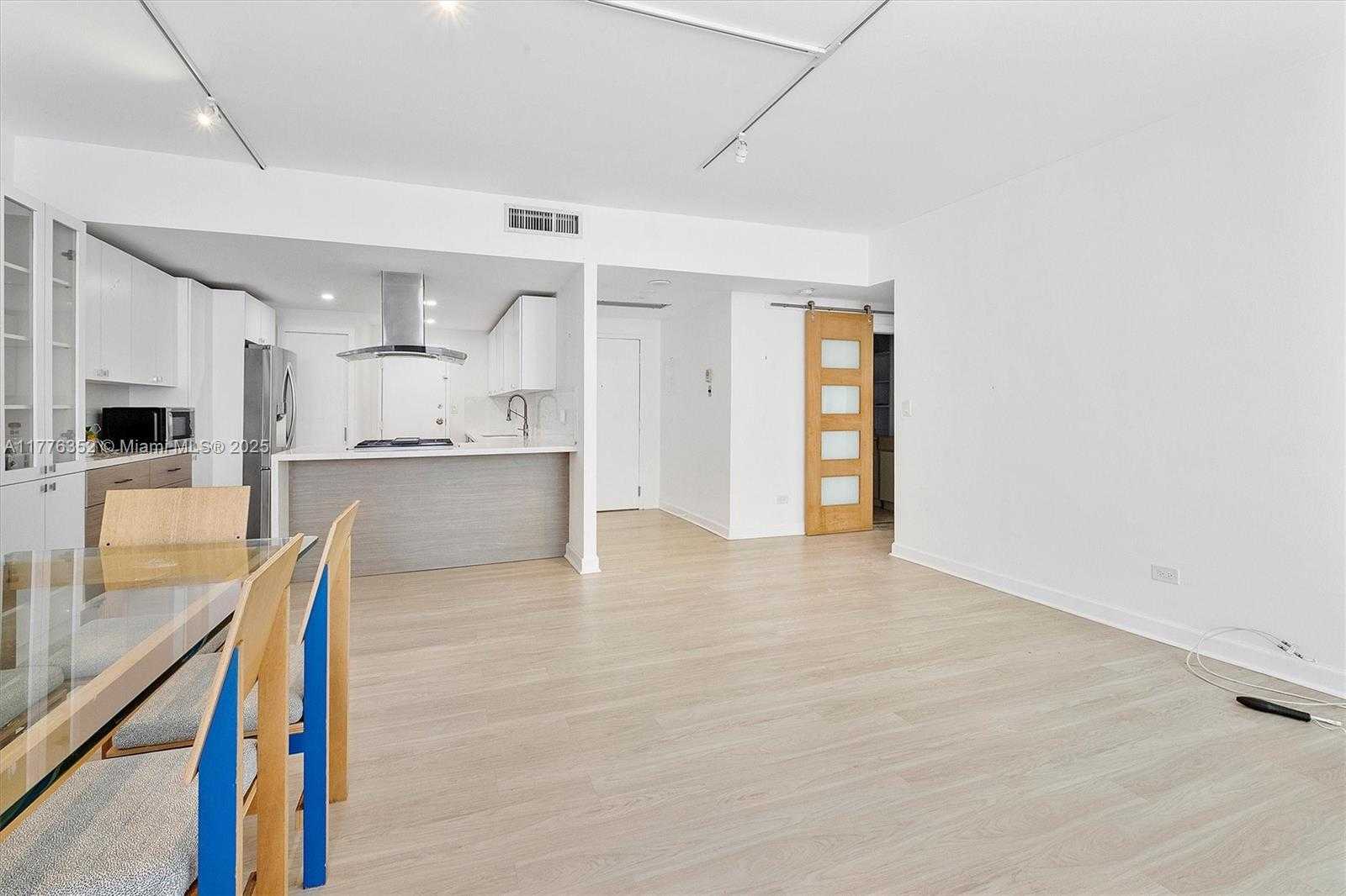 Small Image of 700 BILTMORE WAY #402, Coral Gables Number 6