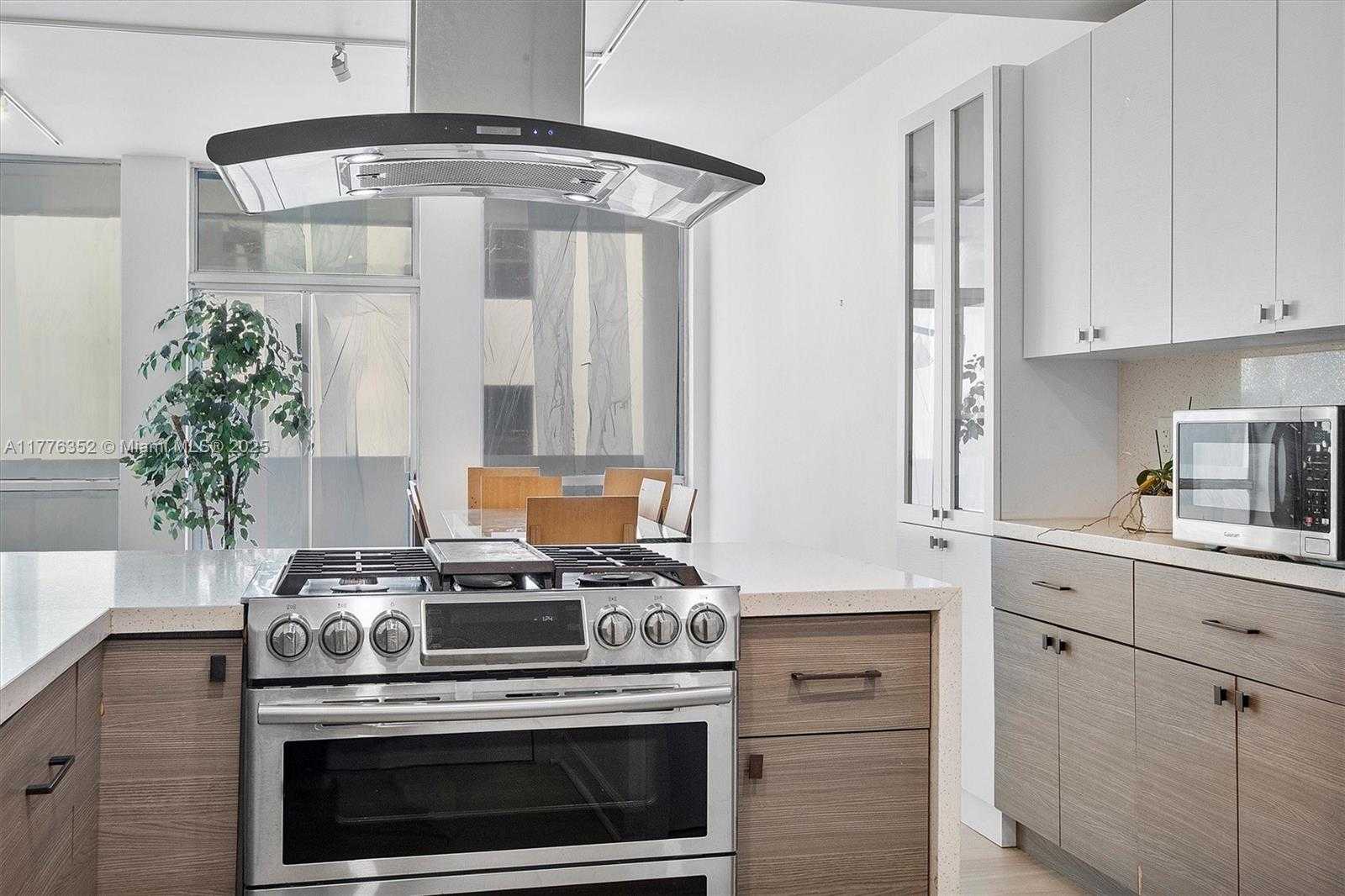 Small Image of 700 BILTMORE WAY #402, Coral Gables Number 8
