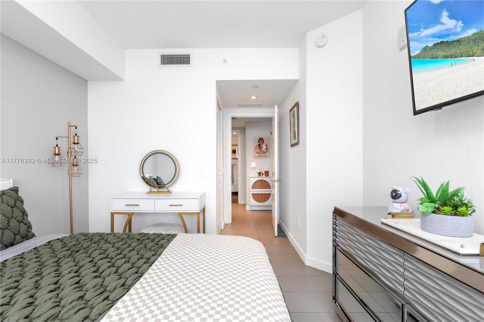 Small Image of 1600 NORTH EAST 1ST AVE #2615, Miami Number 22
