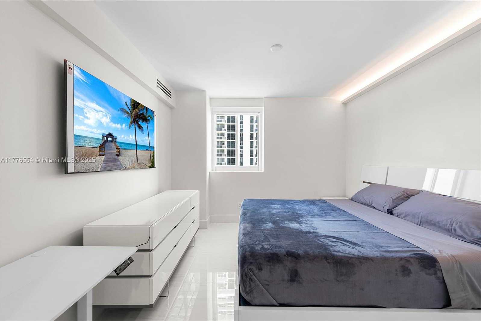 Small Image of 4775 COLLINS AVE #2607, Miami Beach Number 17