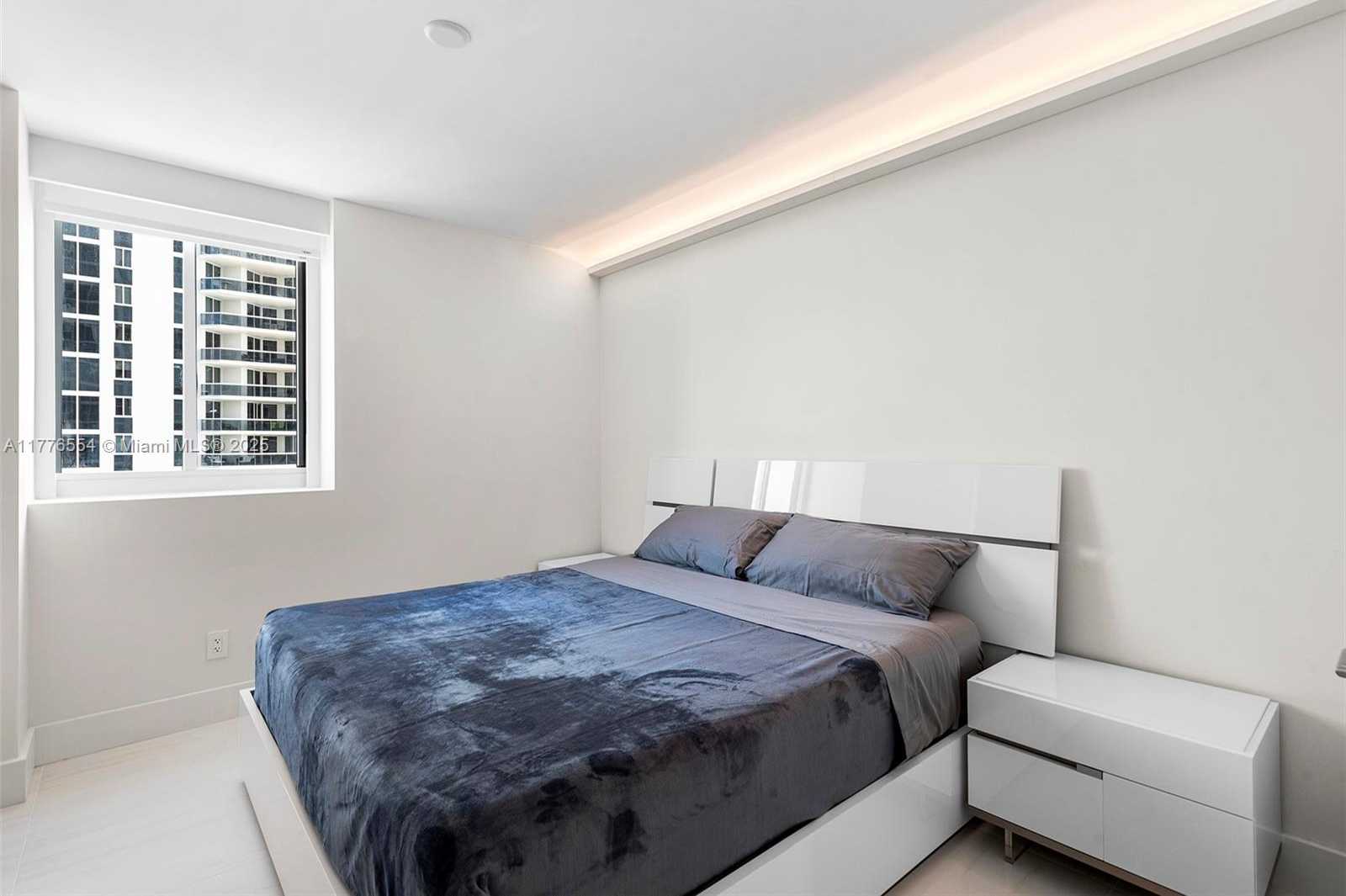 Small Image of 4775 COLLINS AVE #2607, Miami Beach Number 19