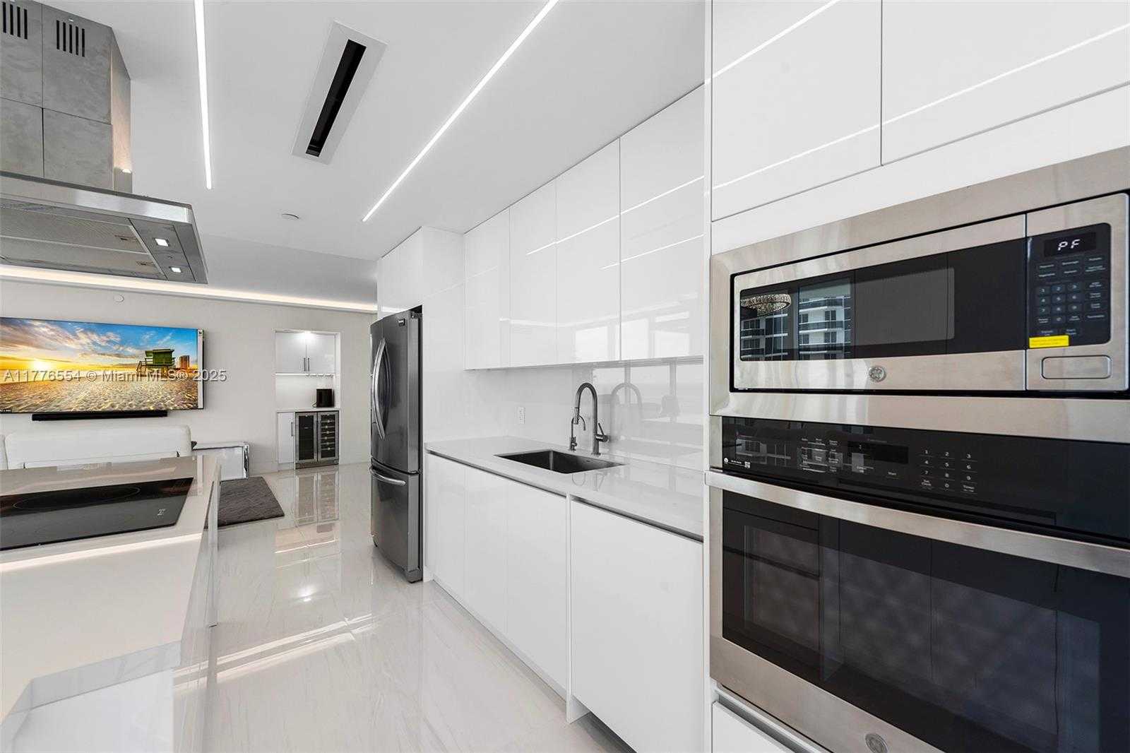 Small Image of 4775 COLLINS AVE #2607, Miami Beach Number 9