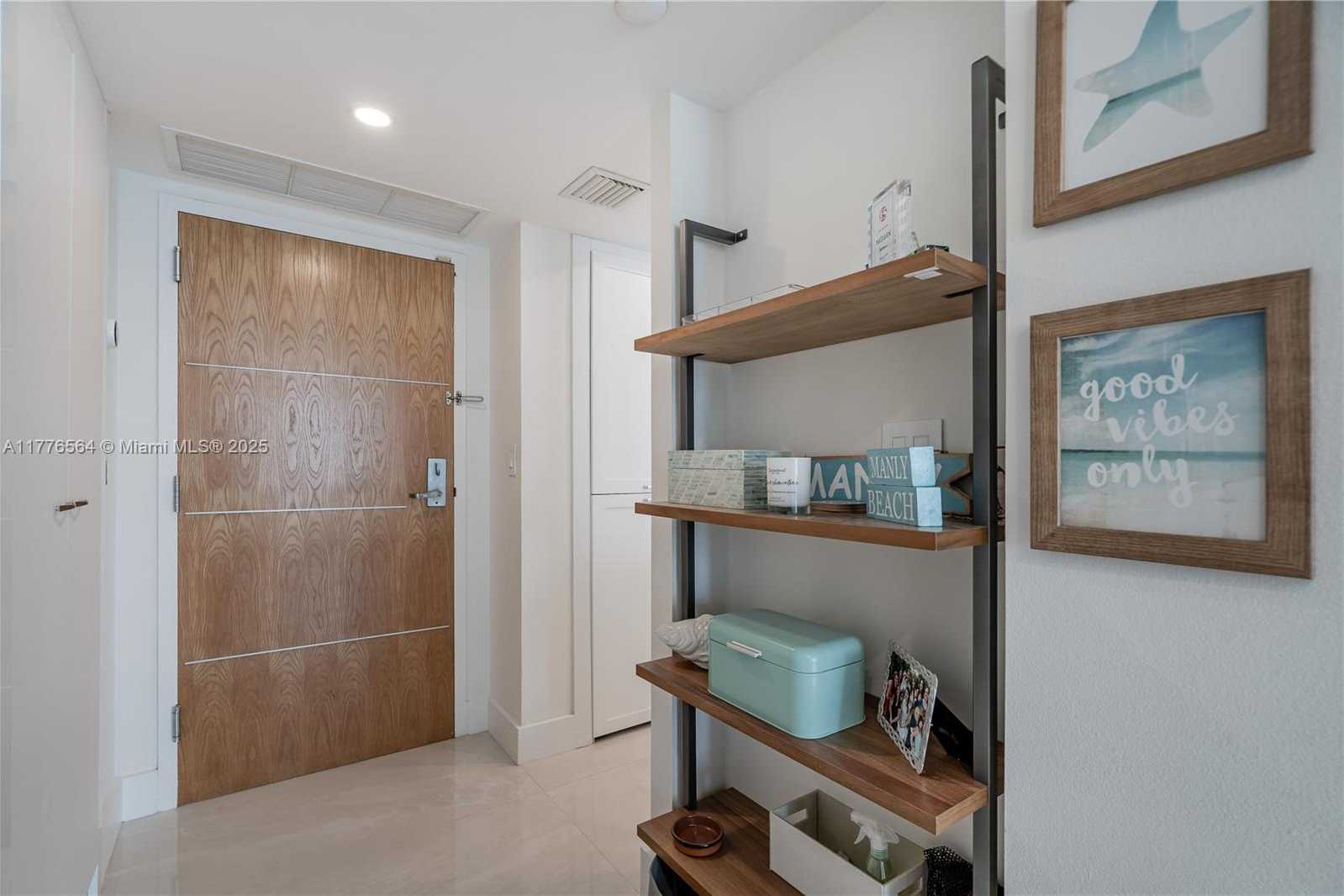 Small Image of 400 SOUTH POINTE DR #702, Miami Beach Number 10