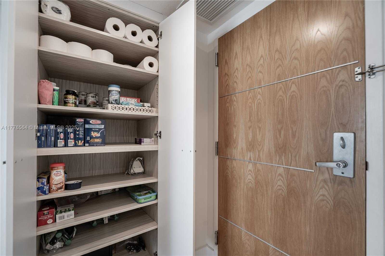 Small Image of 400 SOUTH POINTE DR #702, Miami Beach Number 11