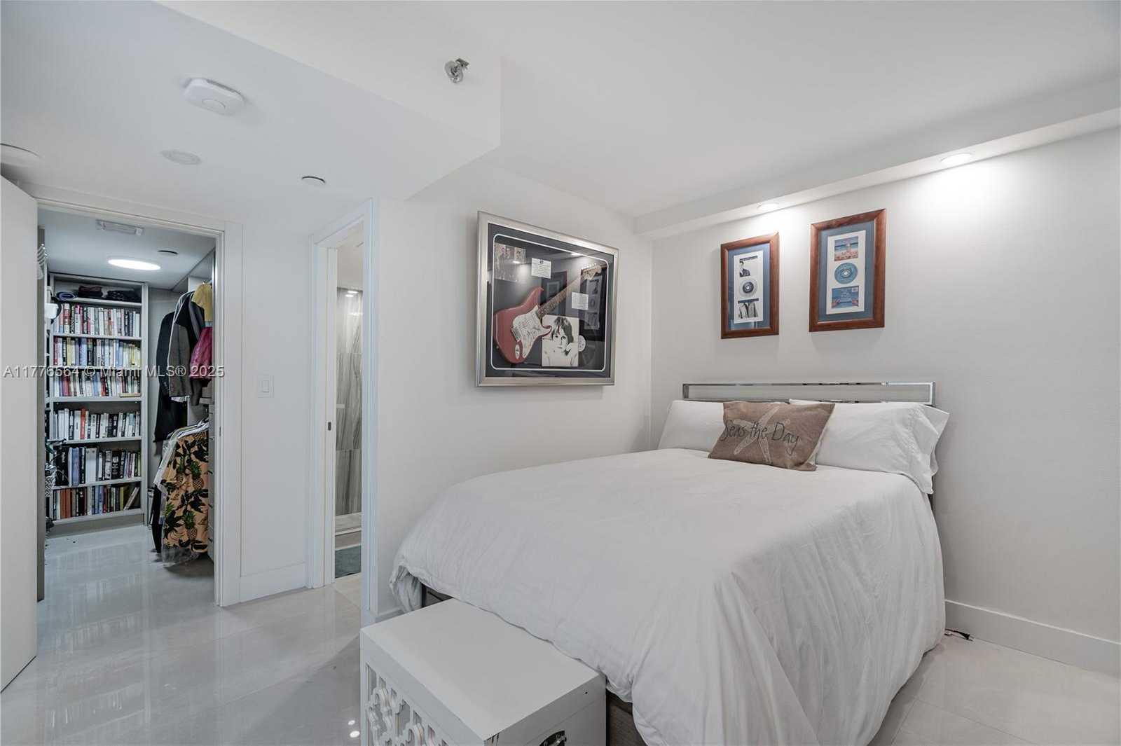 Small Image of 400 SOUTH POINTE DR #702, Miami Beach Number 20