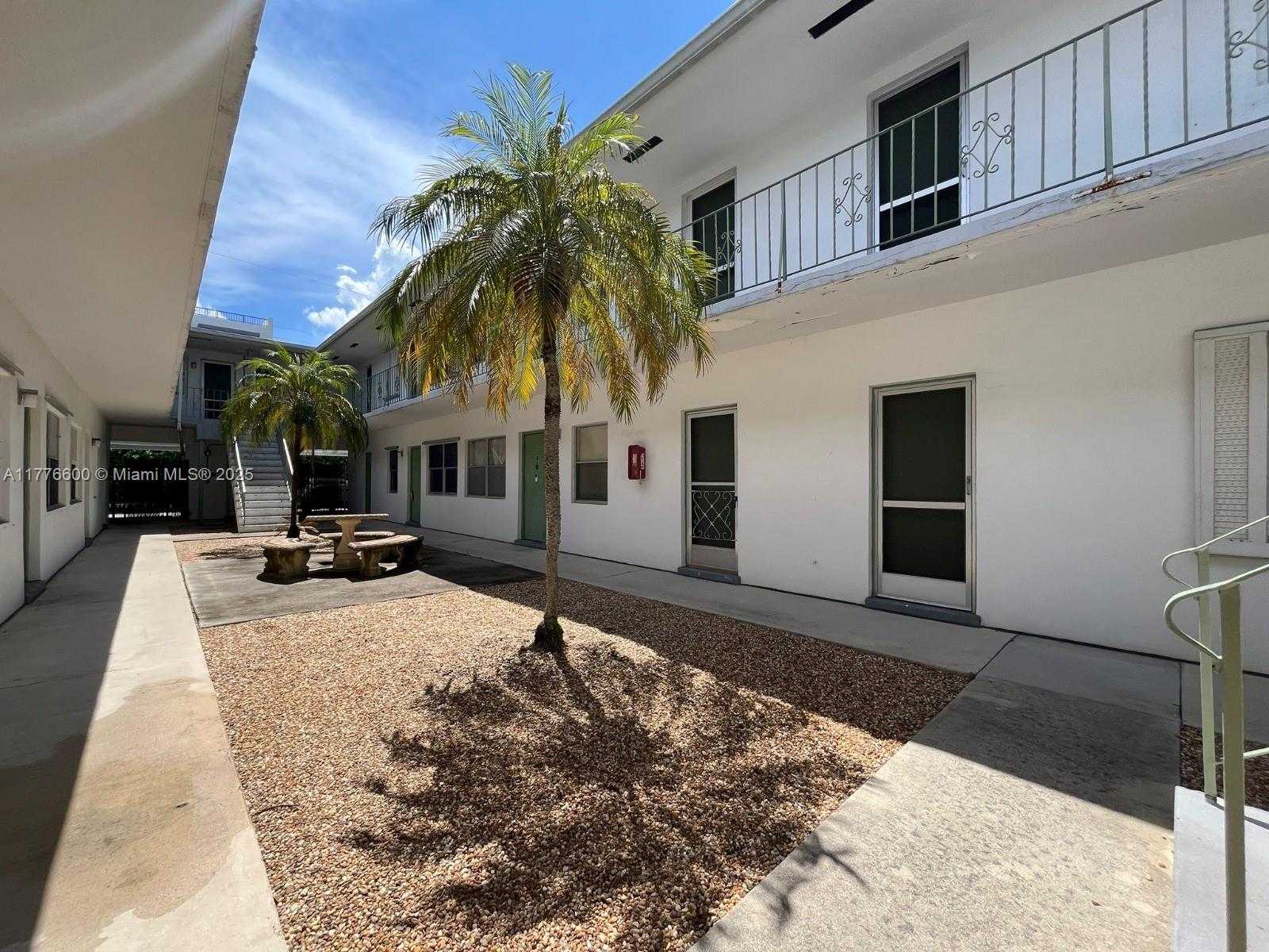 Small Image of 1824 MONROE ST #1, Hollywood Number 4