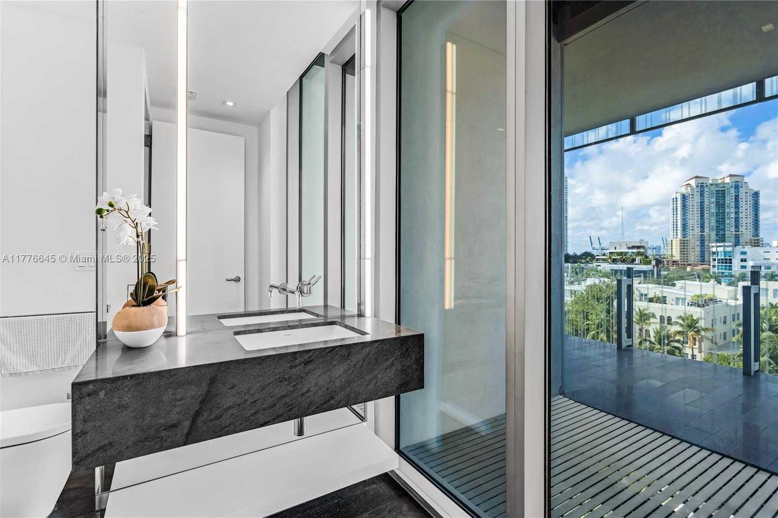 Small Image of 120 OCEAN DR #700, Miami Beach Number 18