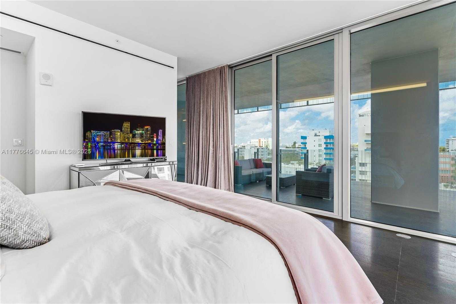 Small Image of 120 OCEAN DR #700, Miami Beach Number 24