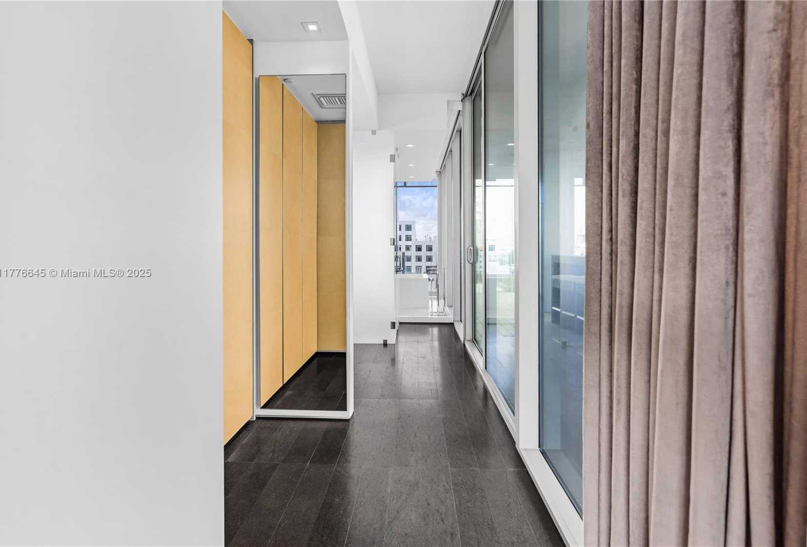Small Image of 120 OCEAN DR #700, Miami Beach Number 25