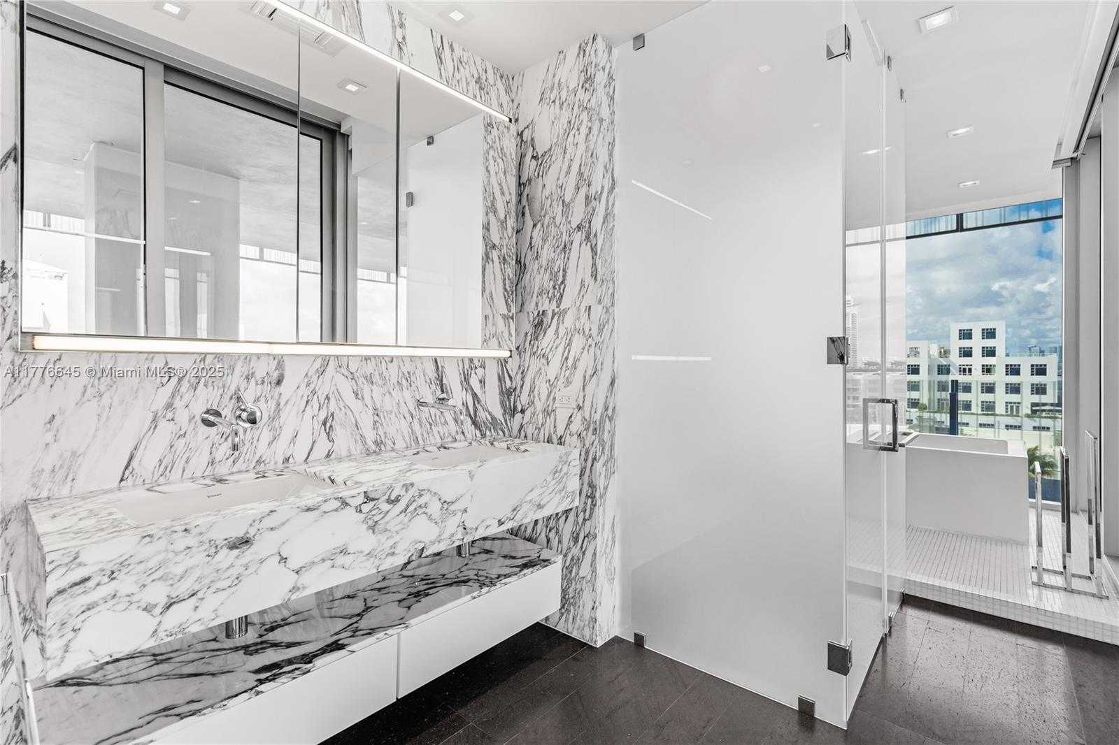 Small Image of 120 OCEAN DR #700, Miami Beach Number 26