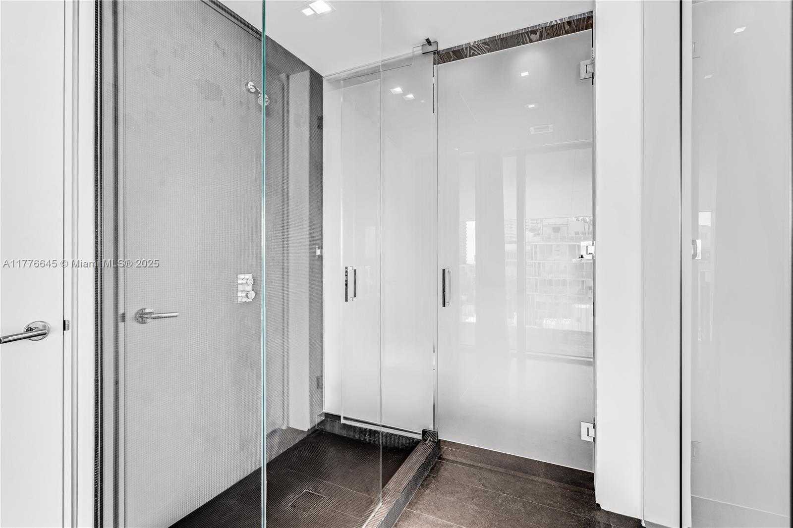 Small Image of 120 OCEAN DR #700, Miami Beach Number 32