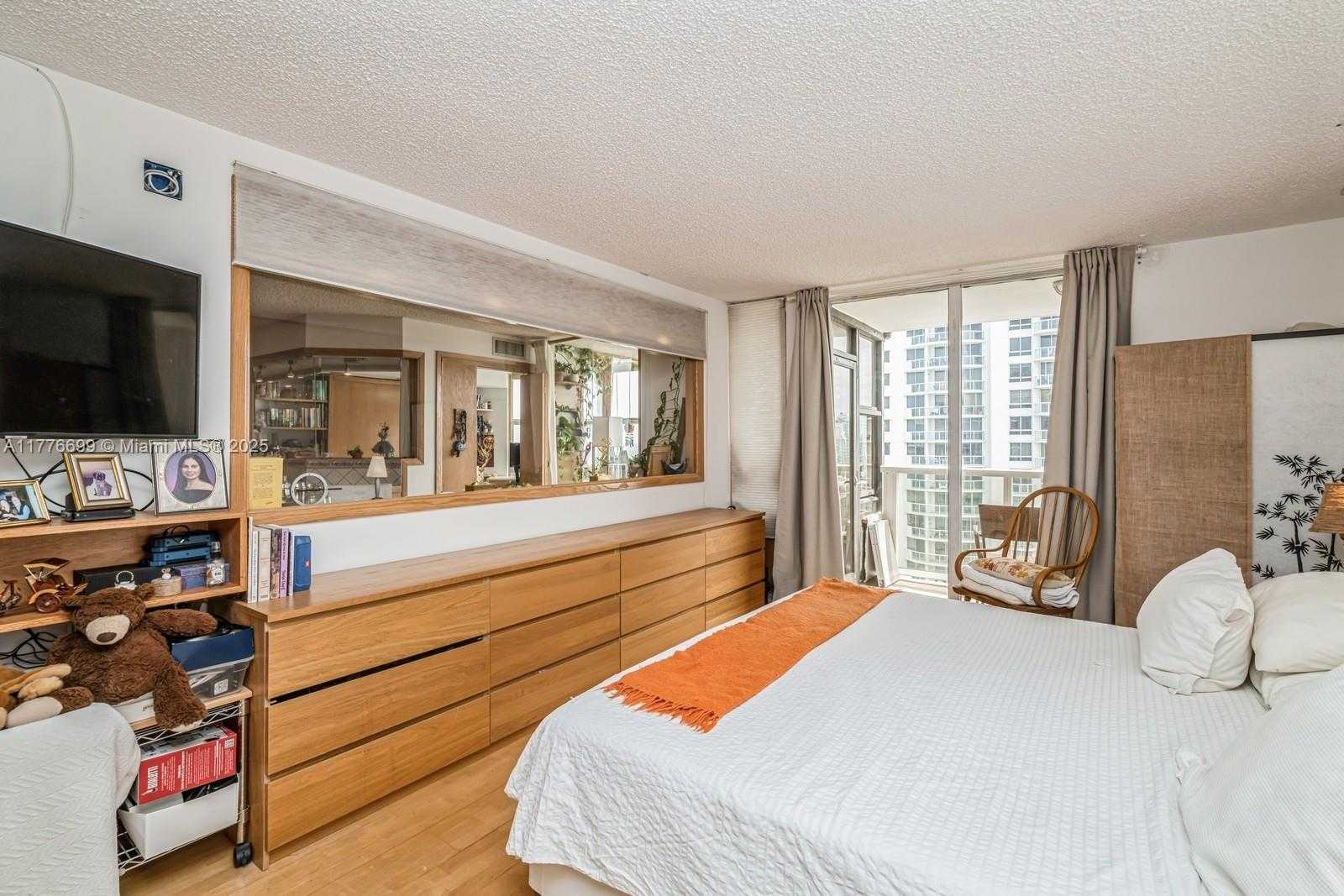 Small Image of 6423 COLLINS AVE #1602, Miami Beach Number 10