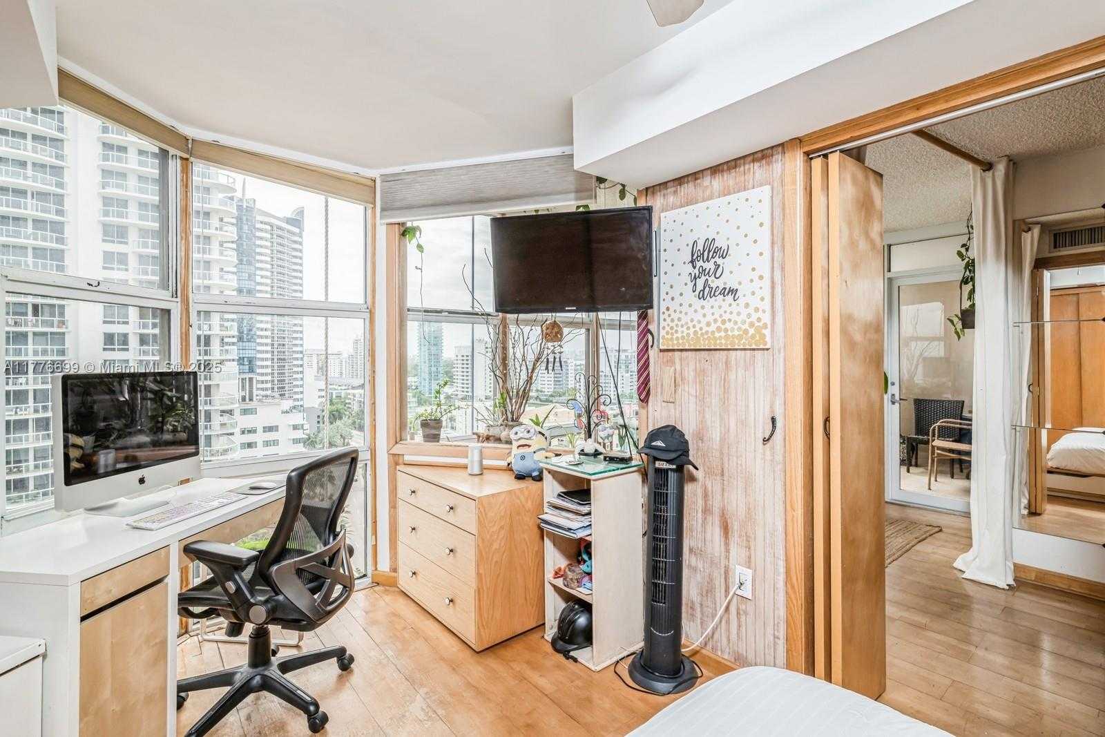 Small Image of 6423 COLLINS AVE #1602, Miami Beach Number 9