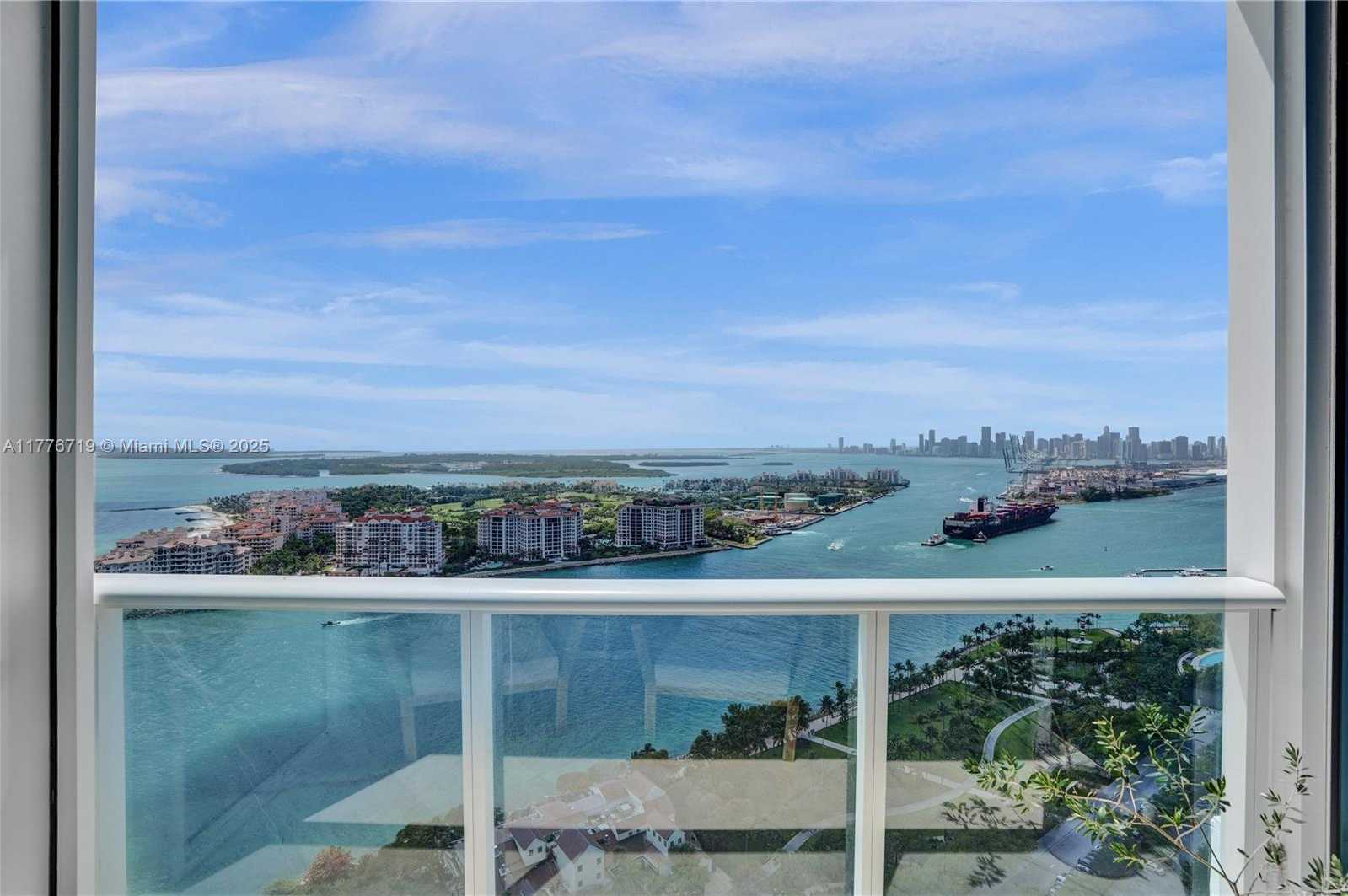 Small Image of 100 SOUTH POINTE DR #3102, Miami Beach Number 11