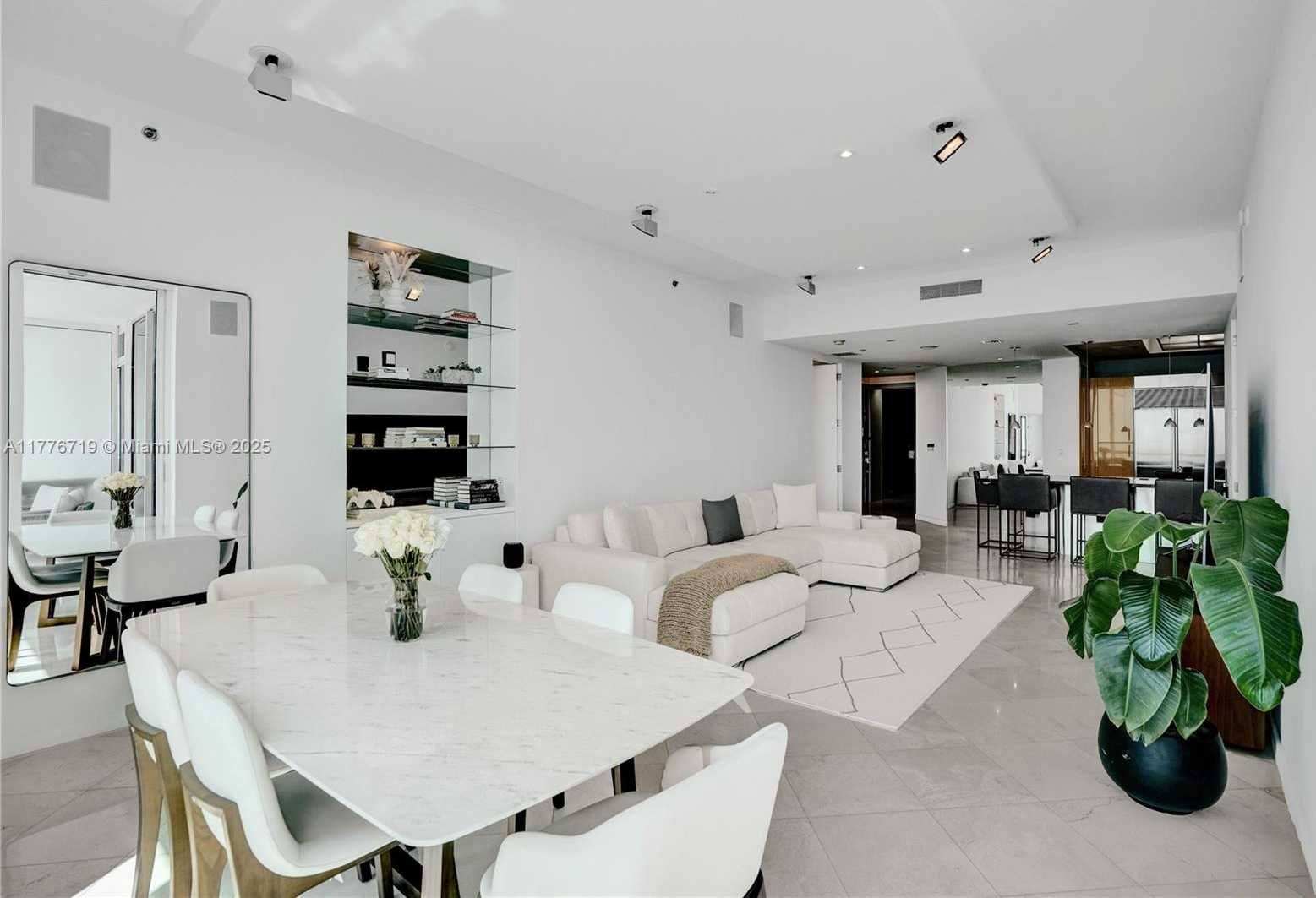 Small Image of 100 SOUTH POINTE DR #3102, Miami Beach Number 12
