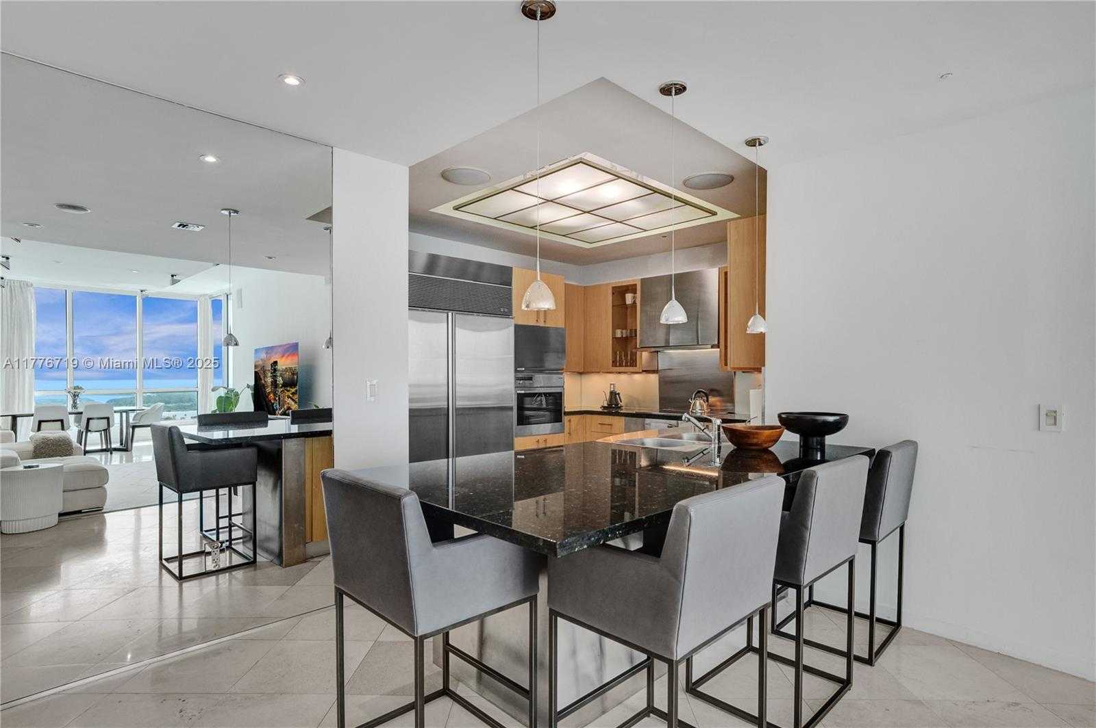 Small Image of 100 SOUTH POINTE DR #3102, Miami Beach Number 14