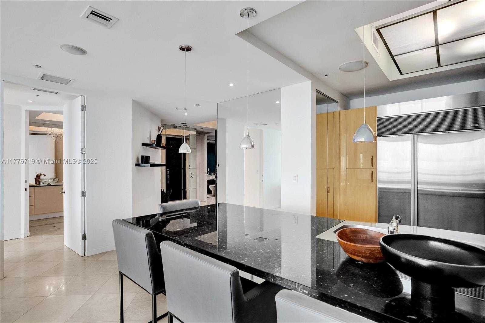Small Image of 100 SOUTH POINTE DR #3102, Miami Beach Number 15