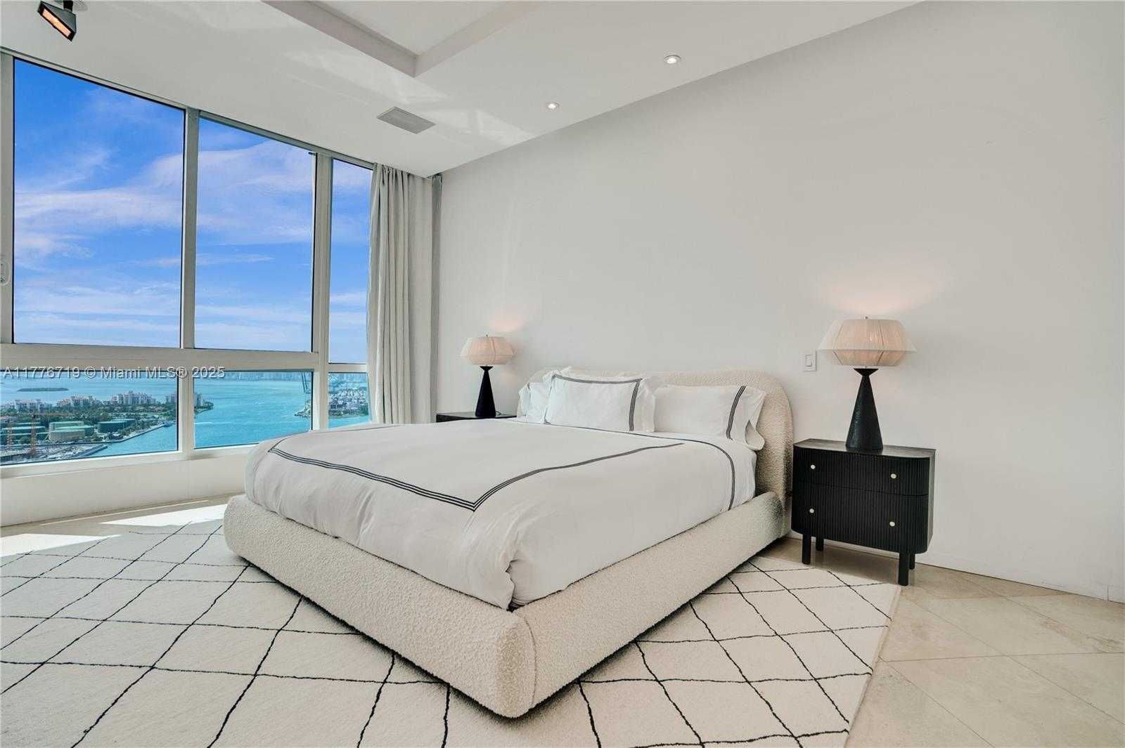 Small Image of 100 SOUTH POINTE DR #3102, Miami Beach Number 19