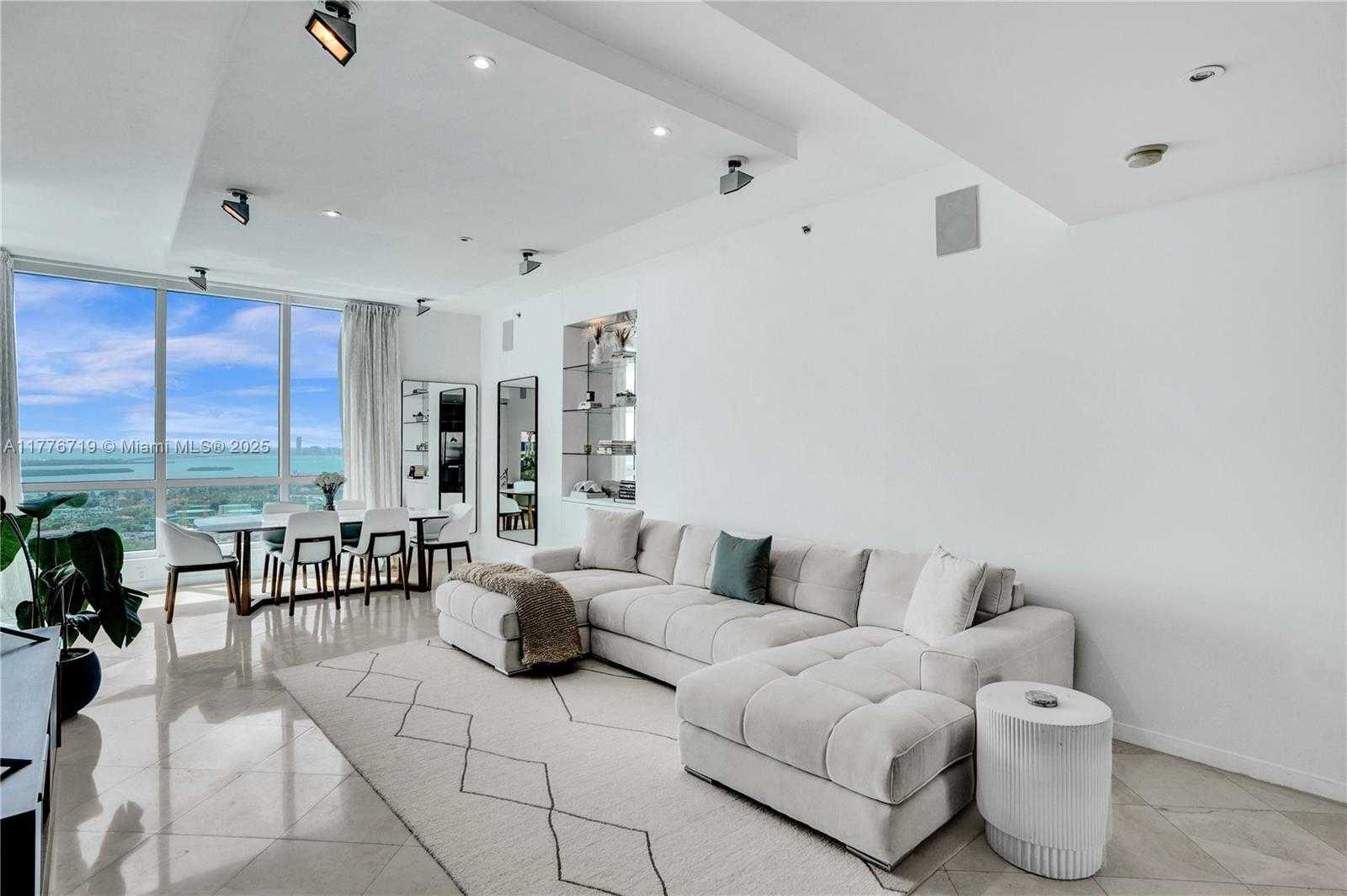 Small Image of 100 SOUTH POINTE DR #3102, Miami Beach Number 2