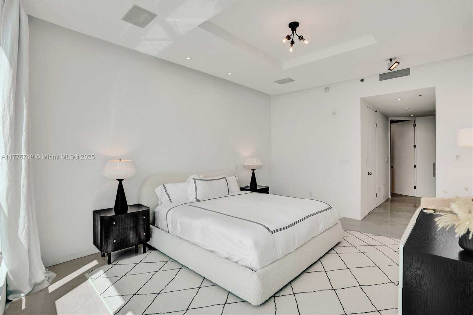 Small Image of 100 SOUTH POINTE DR #3102, Miami Beach Number 20